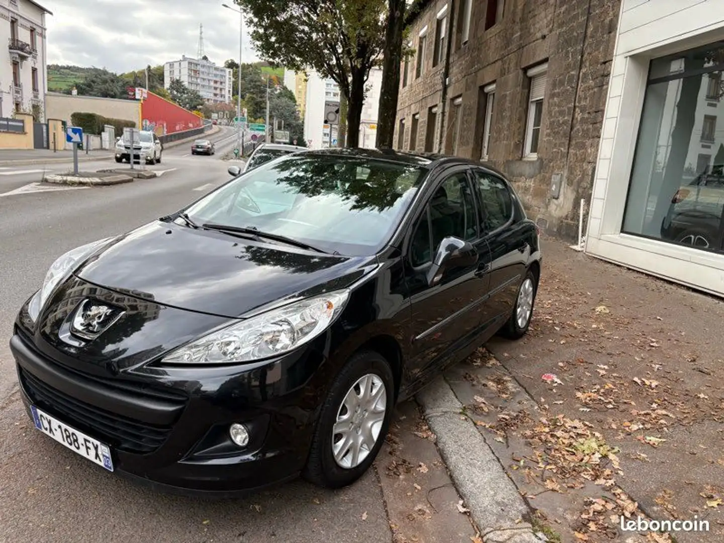 Peugeot 207 207+ 1.4 75 cv 07-2013 parfait état Schwarz - 2