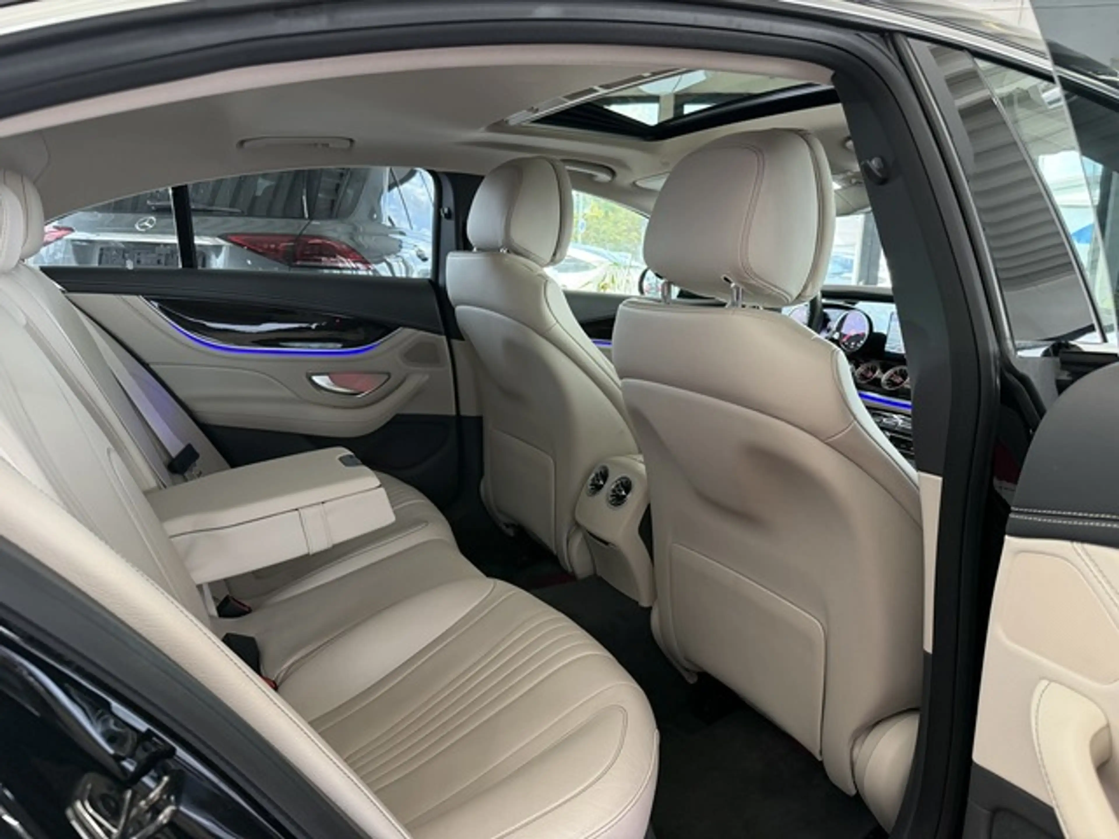Mercedes-Benz CLS 300 d AMG Line LED+Kamera+SD+Leder+Navi+Memory — photo 13