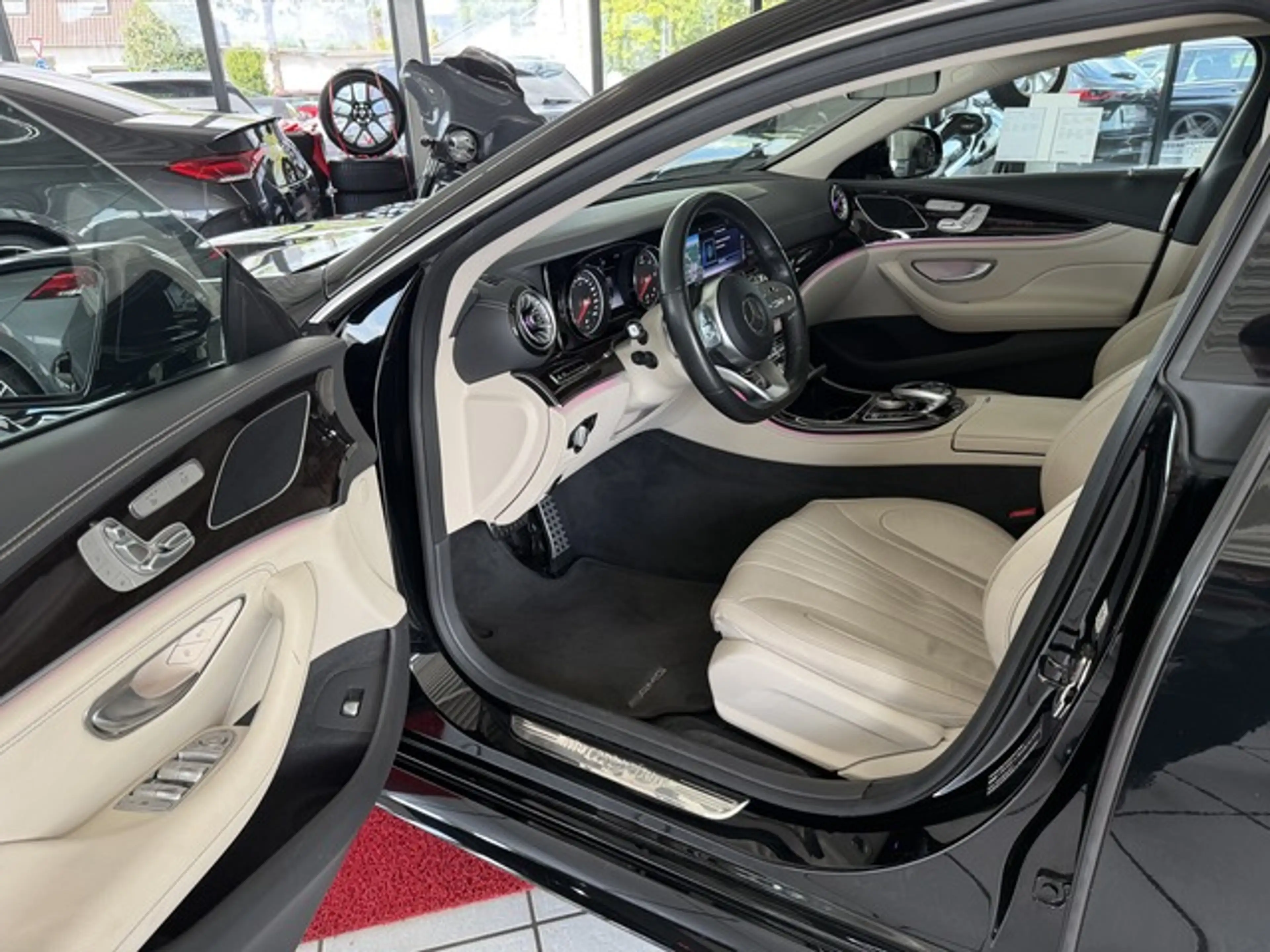 Mercedes-Benz CLS 300 d AMG Line LED+Kamera+SD+Leder+Navi+Memory — photo 11