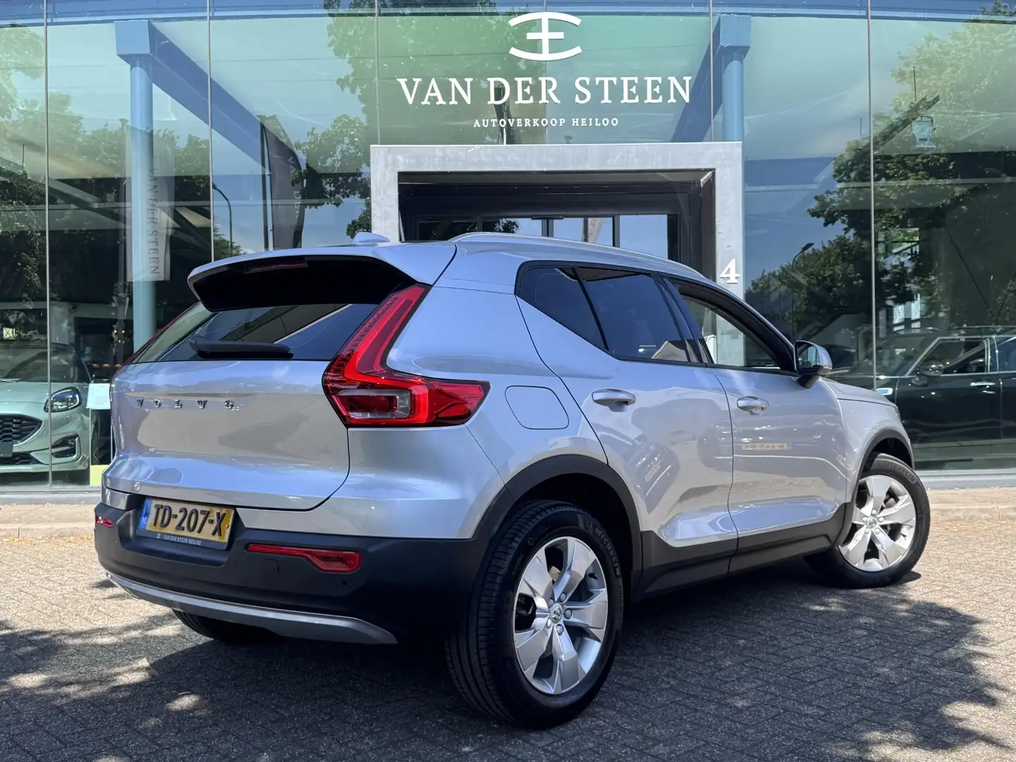 Volvo XC40 2.0 T4 Momentum Adapt. Cruise l Apple CarPlay l Ca Gris - 2