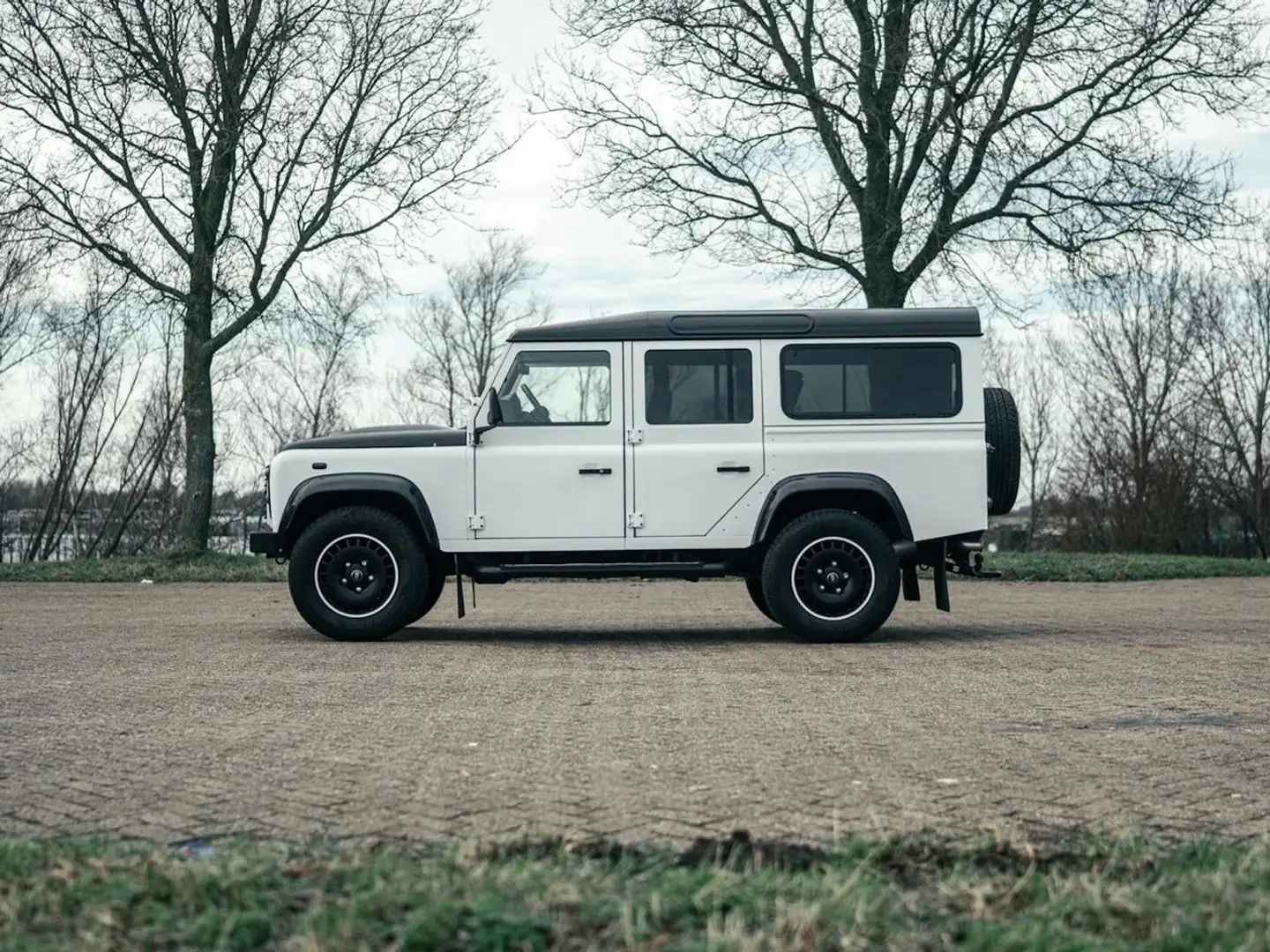 Land Rover Defender Defender 2.2 Белый - 2
