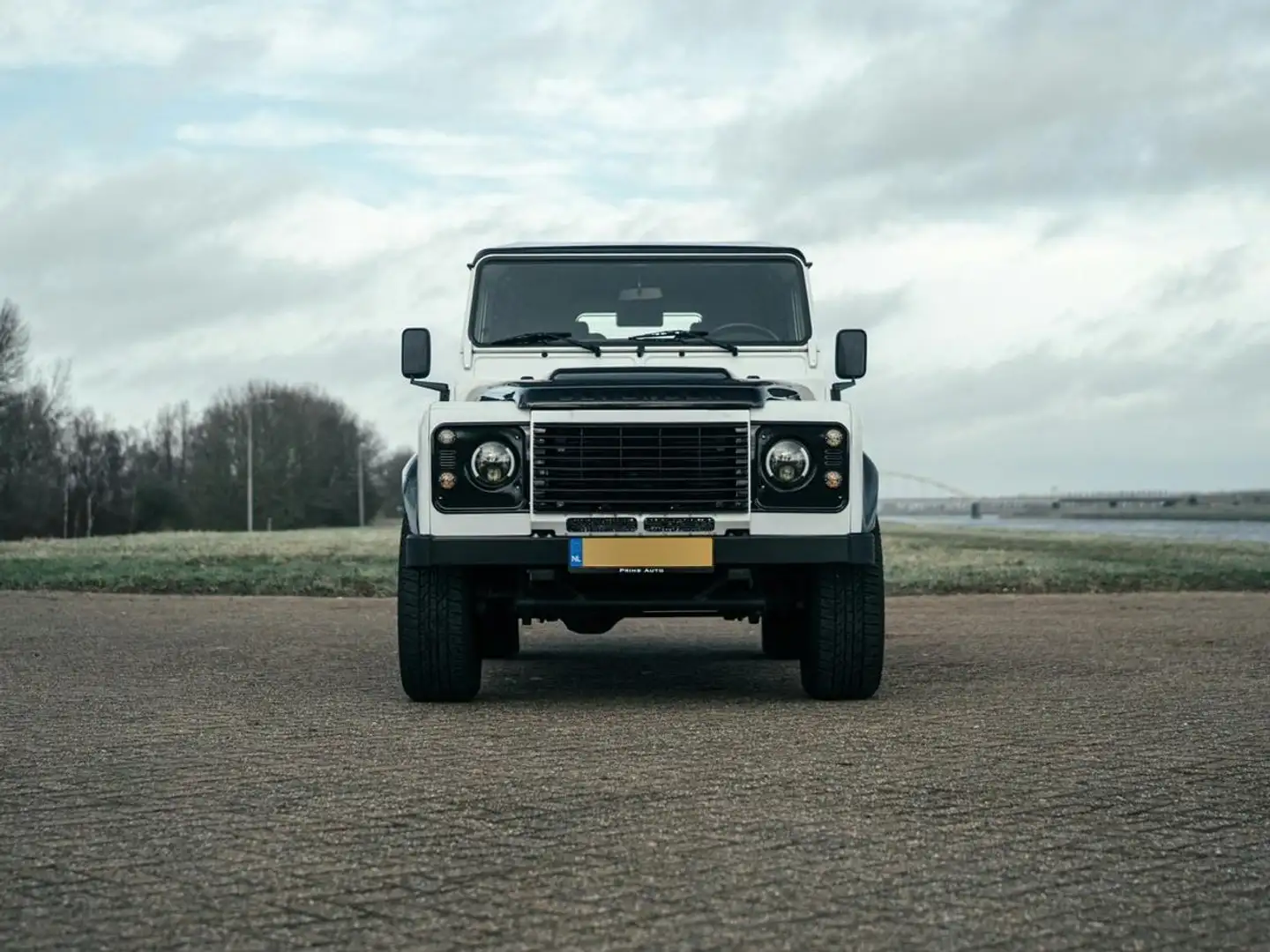 Land Rover Defender Defender 2.2 Белый - 1