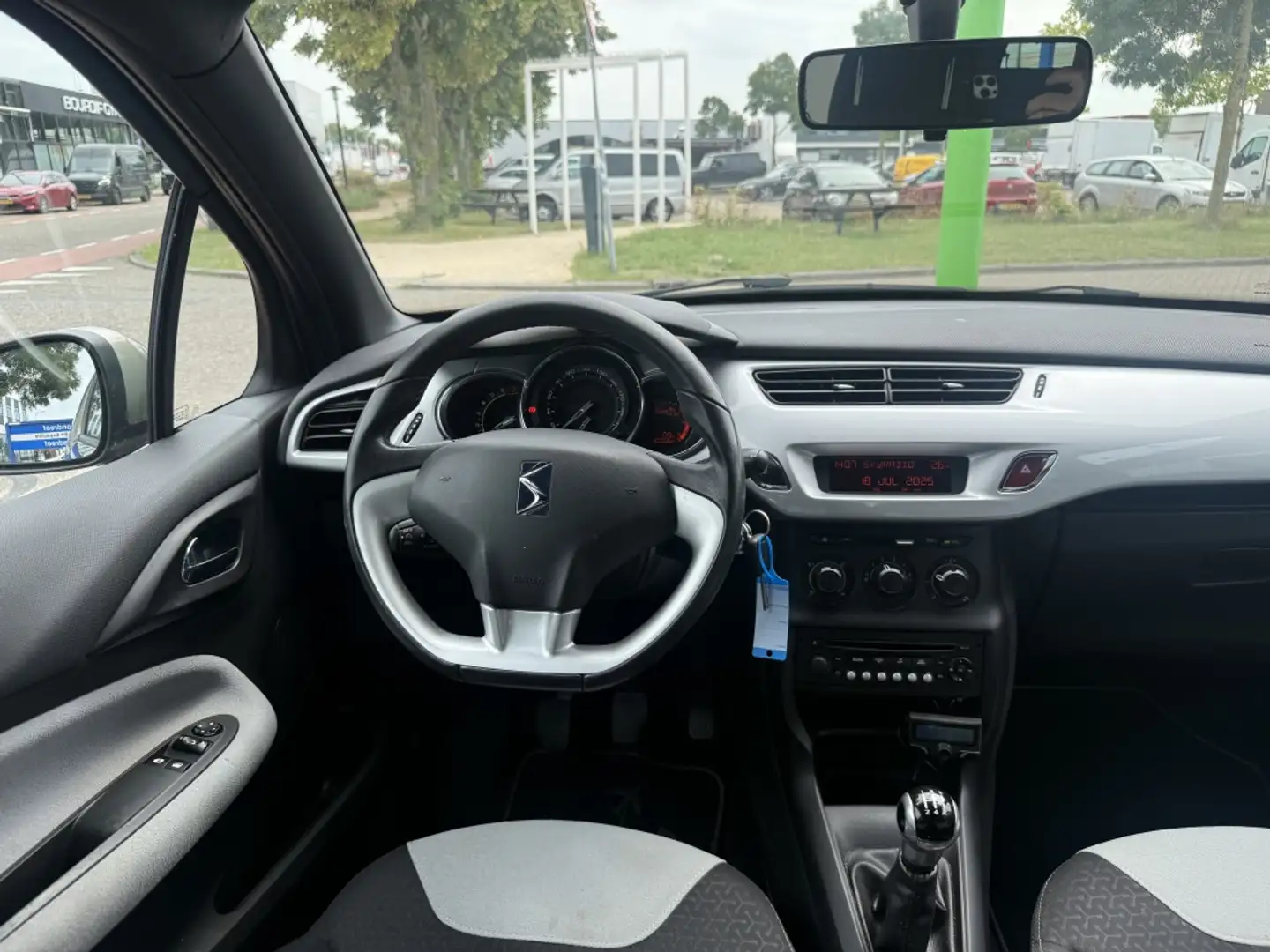 Citroen DS3 1.4 Chic AIRCO START&STOP NETTE AUTO Beige - 2