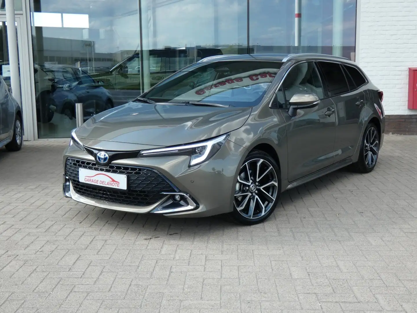 Toyota Corolla TS 1.8 Hybrid Premium 140pk FACELIFT +Elekt koffer Bronze - 1