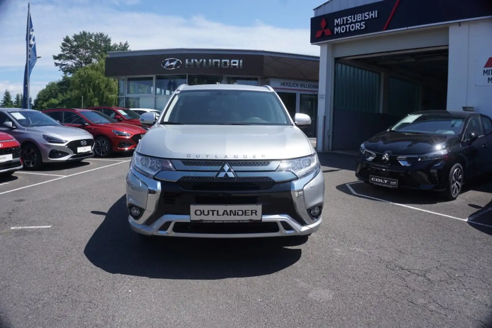 Mitsubishi Outlander PHEV 2,4 4WD Intense 20 Argento - 2