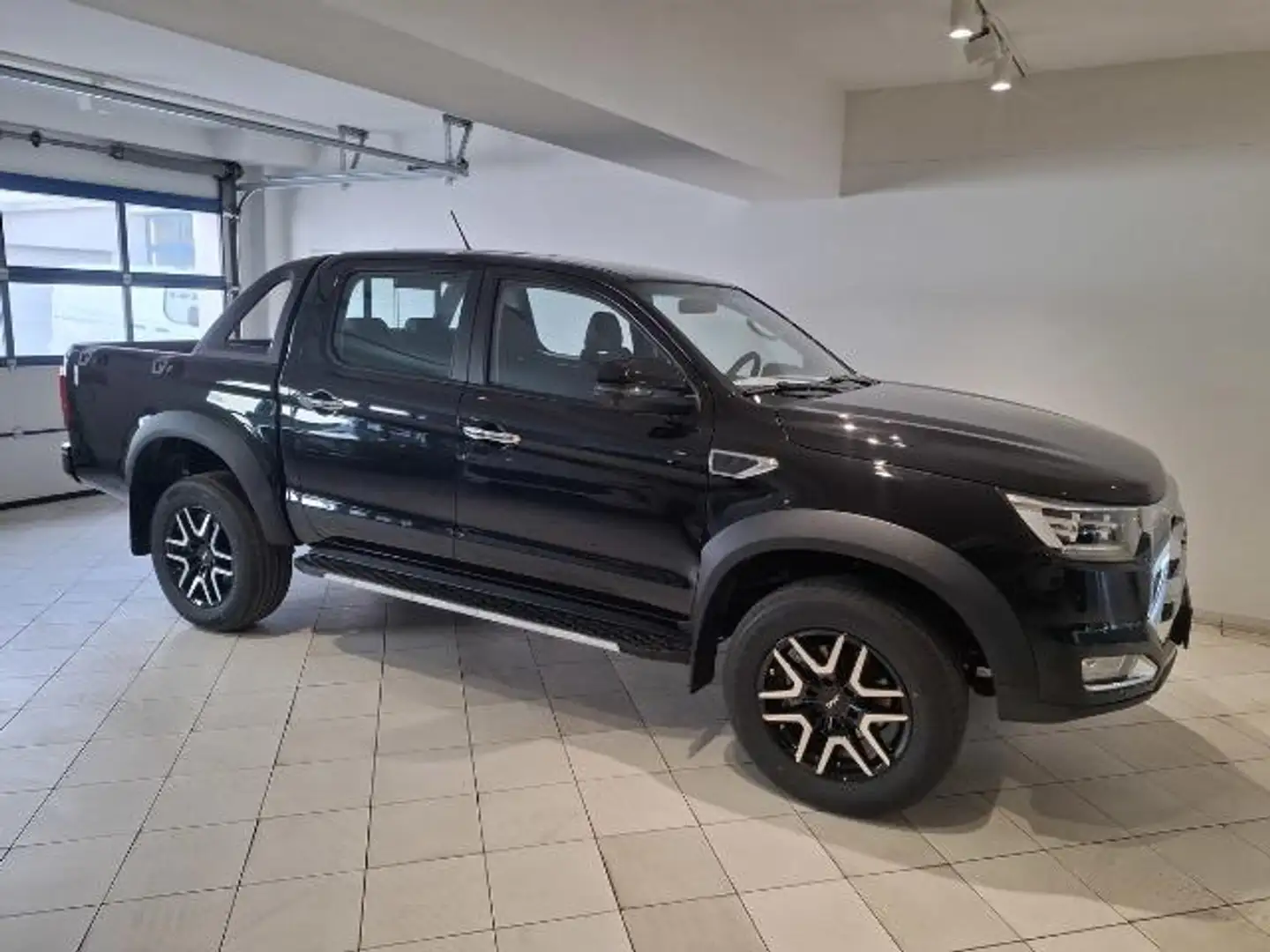 JAC T8 Pro 4x4 2.4L MT Doka Black - 2