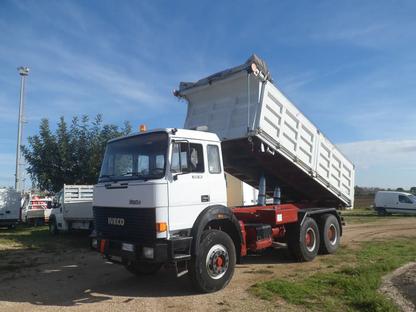Iveco 330.36 ribaltabile White - 1