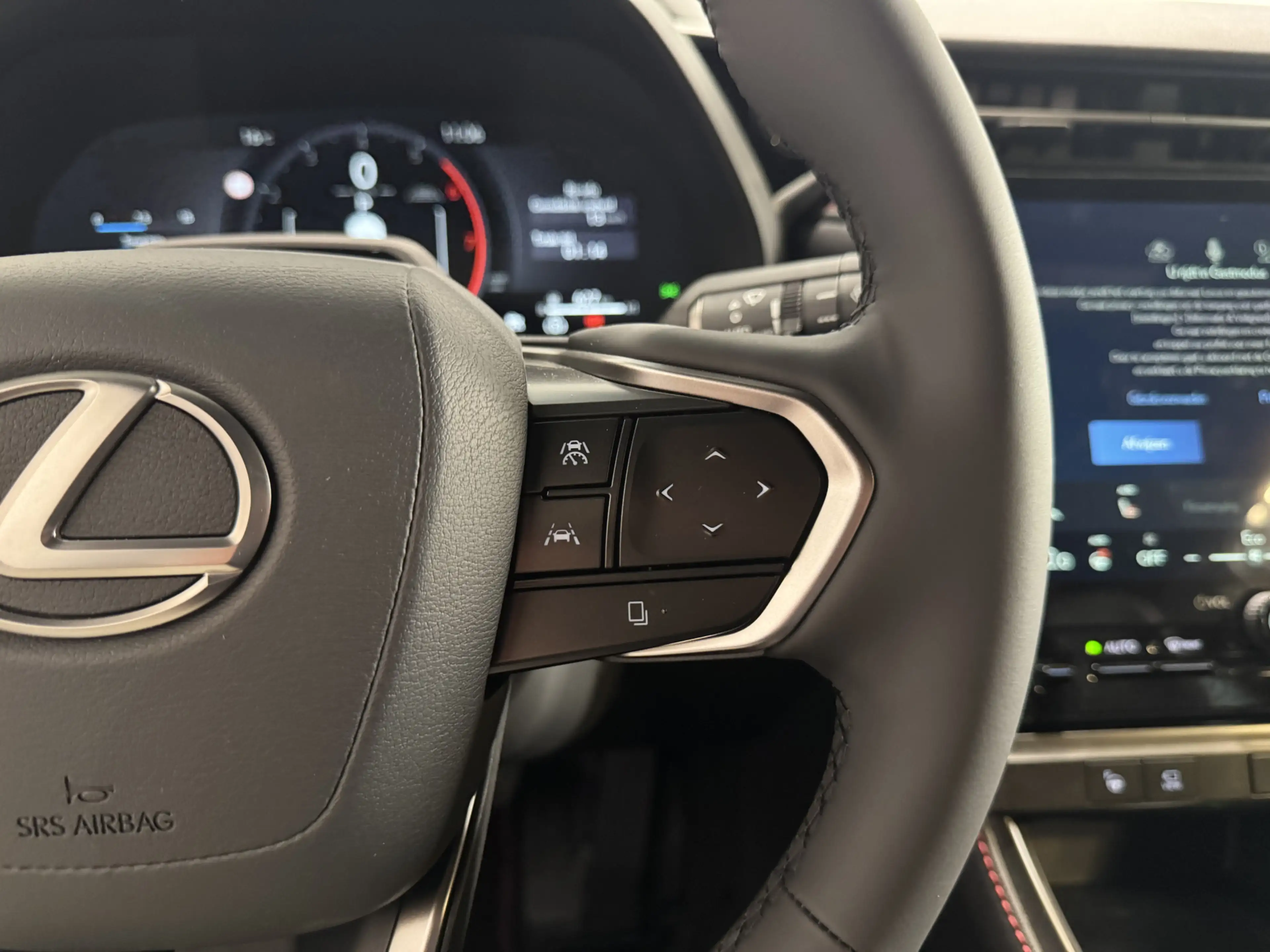 Lexus LBX Emotion 2WD + Advanced Pack | Mark Levinson | HUD — photo 15