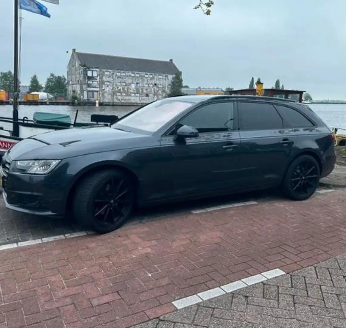 Audi A4 - 1