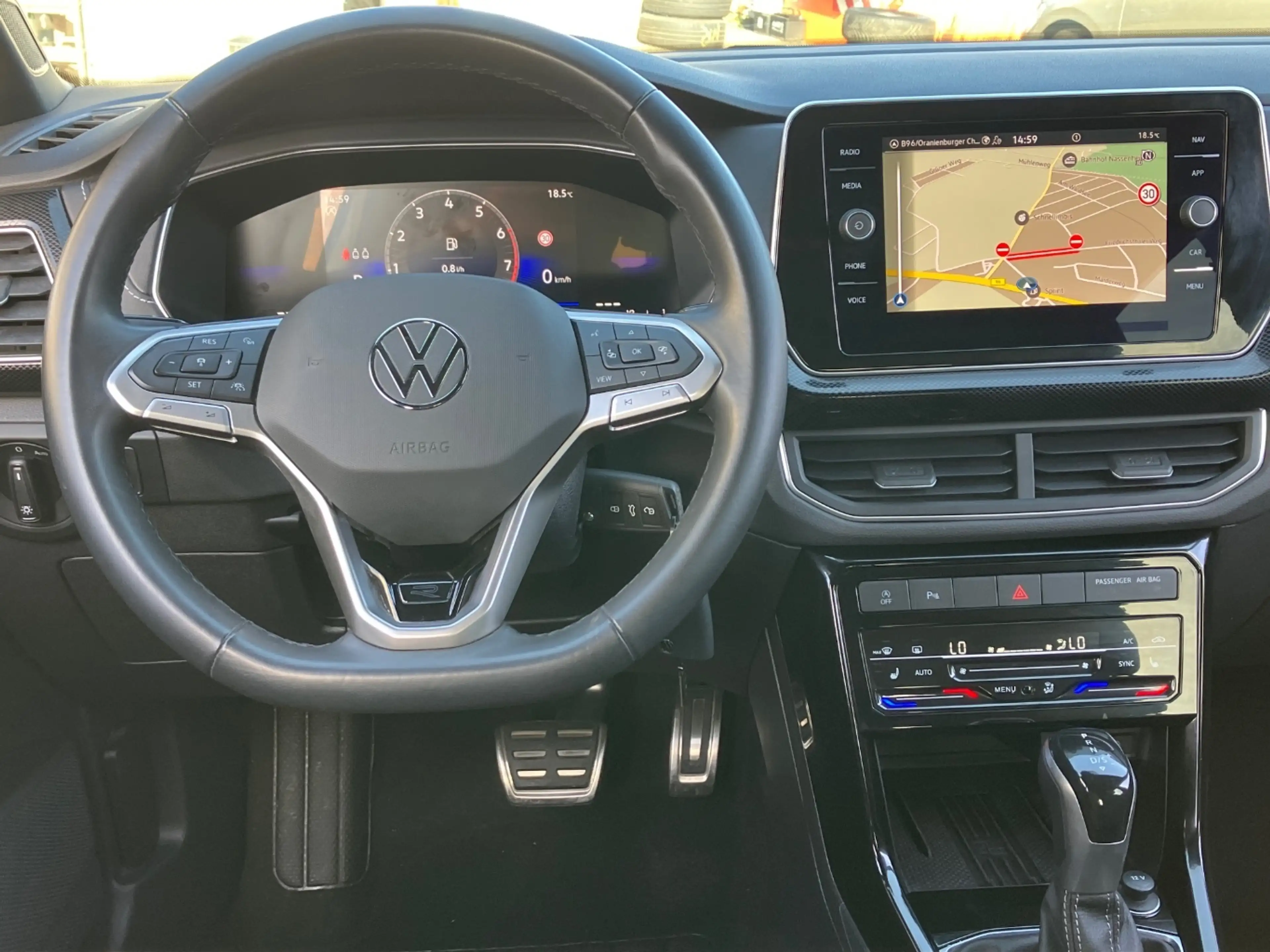 Volkswagen T-Cross 1.5 TSI ACT R-Line DSG DigiCockp Matrix — photo 13