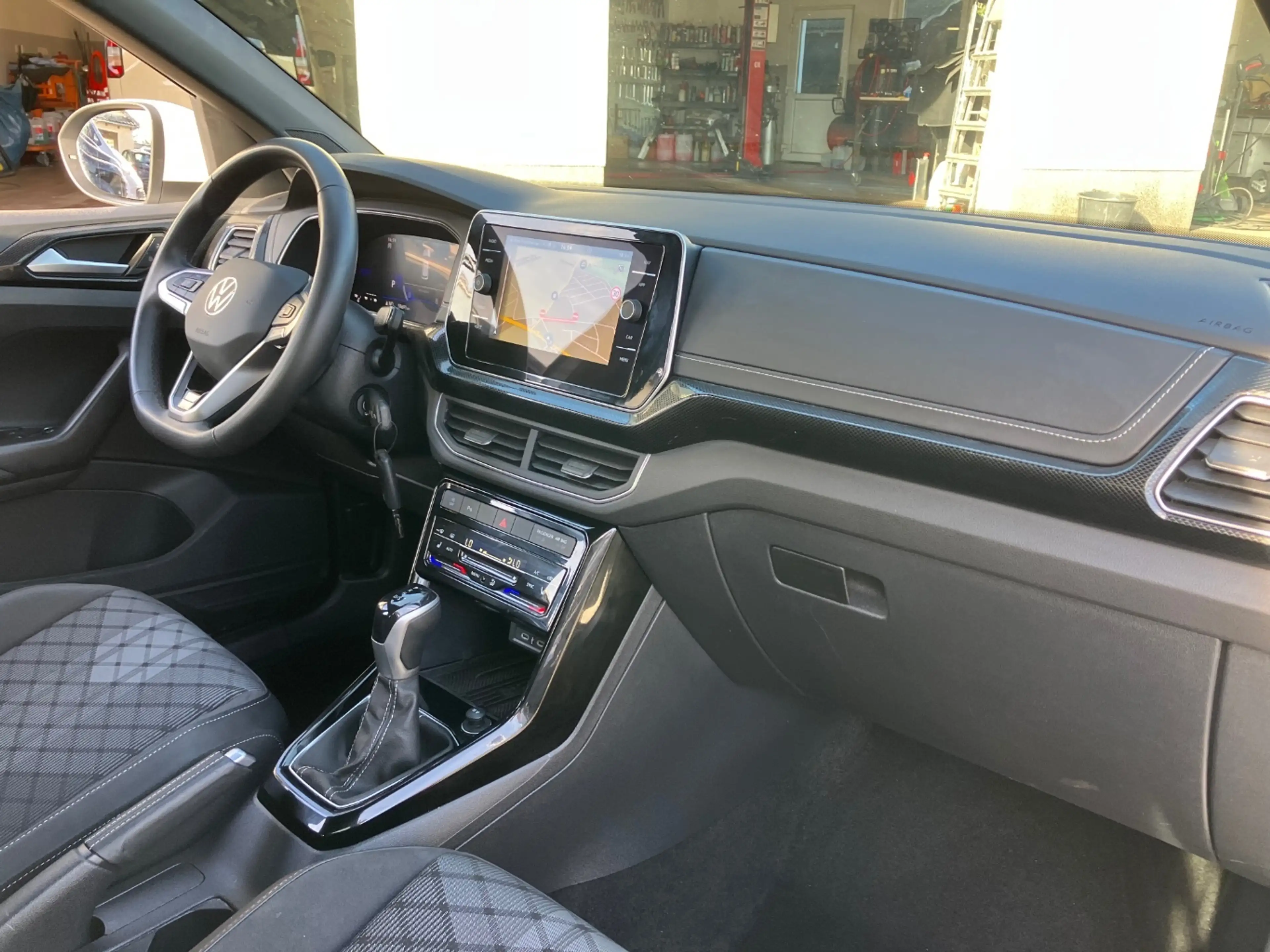 Volkswagen T-Cross 1.5 TSI ACT R-Line DSG DigiCockp Matrix — photo 12