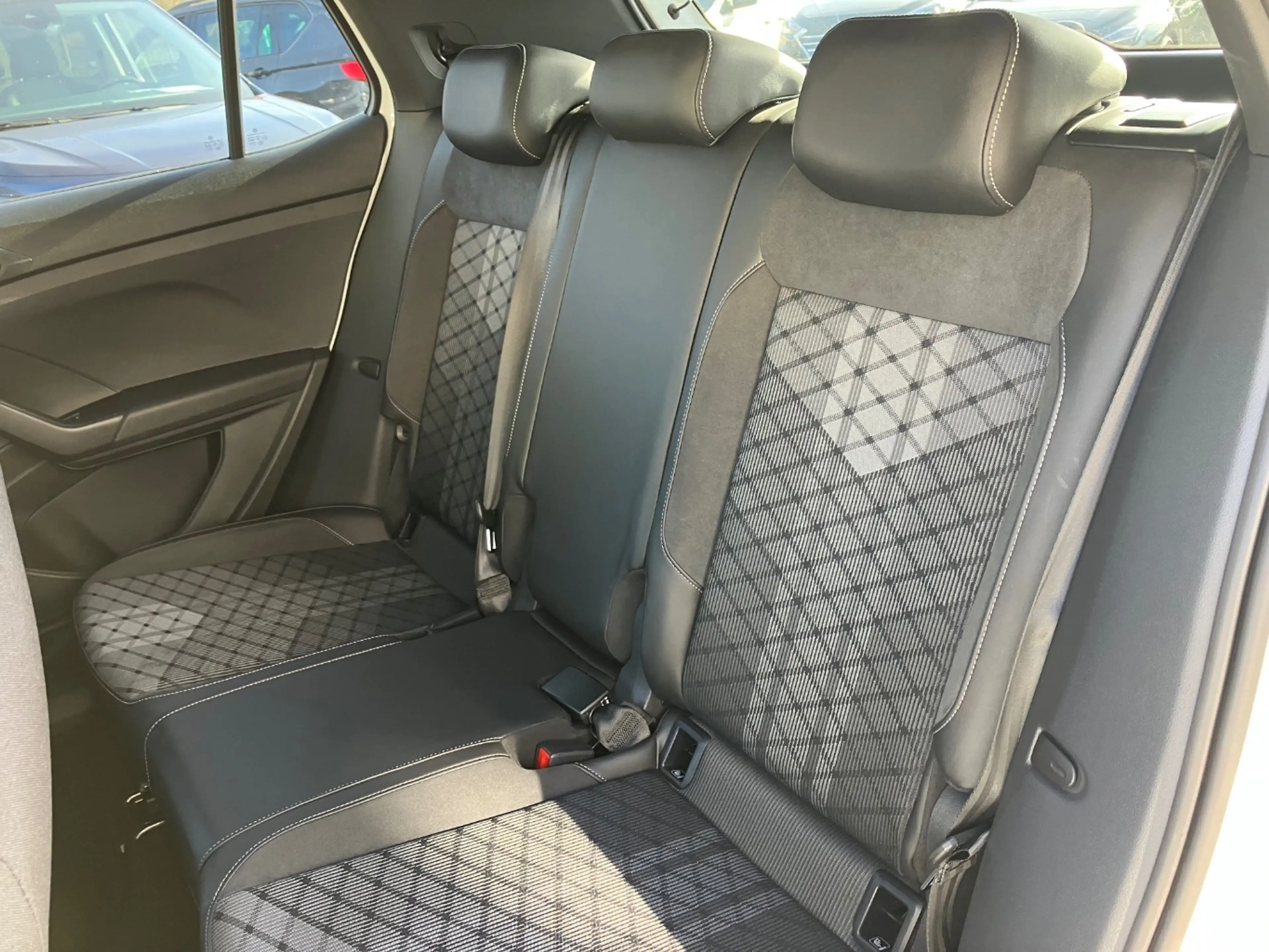 Volkswagen T-Cross 1.5 TSI ACT R-Line DSG DigiCockp Matrix — photo 9