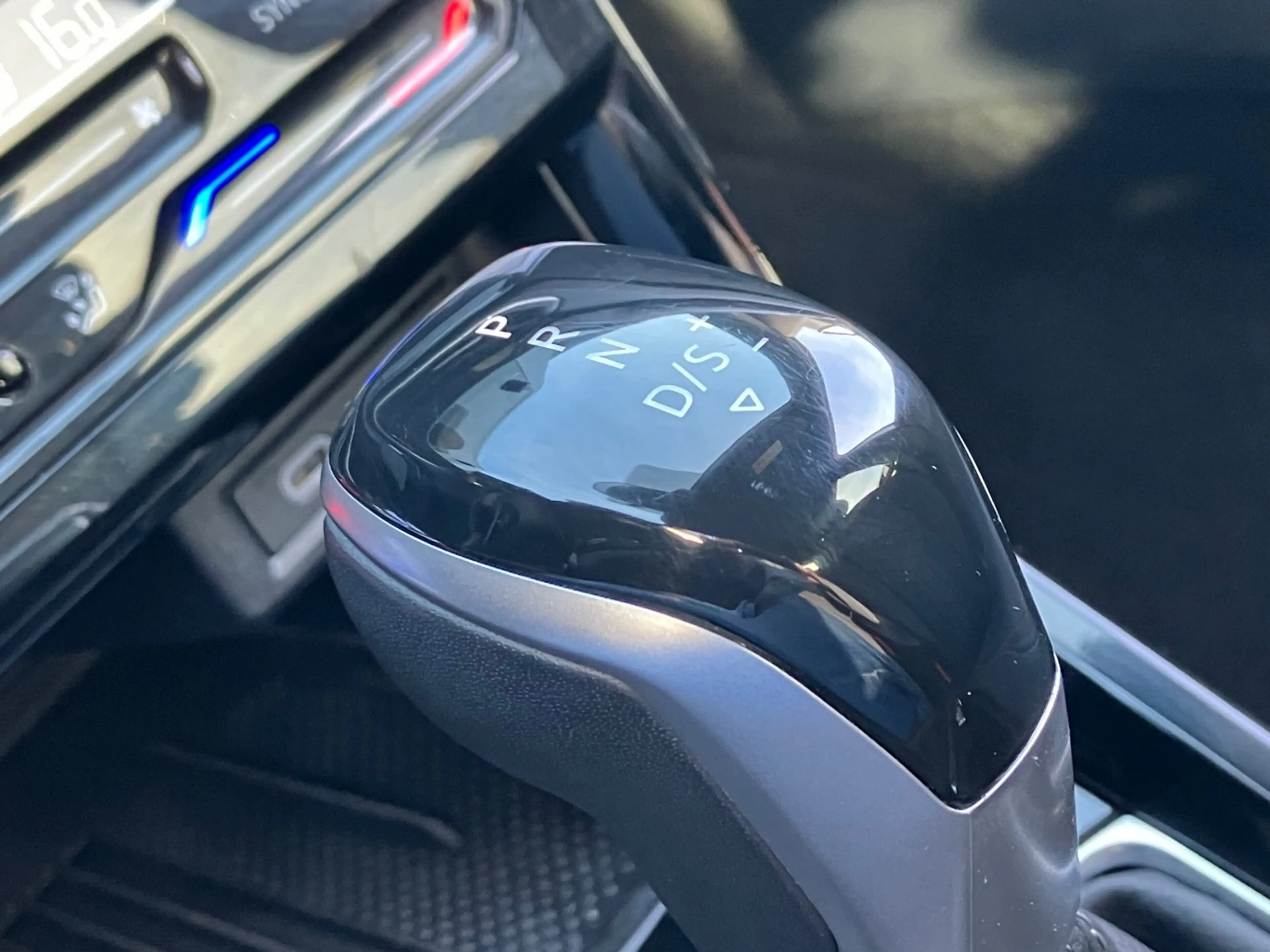 Volkswagen T-Cross 1.5 TSI ACT R-Line DSG DigiCockp Matrix — photo 15