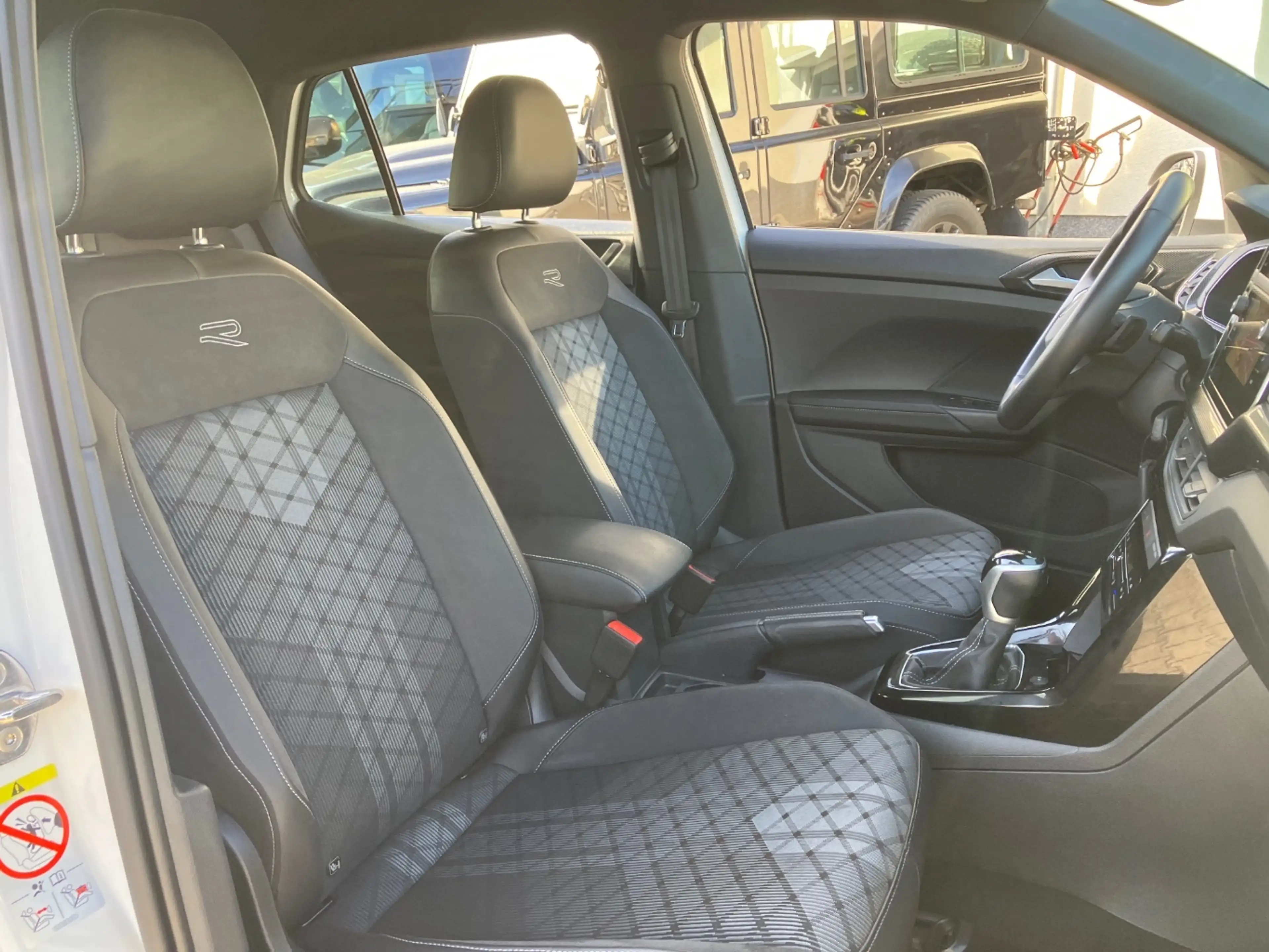 Volkswagen T-Cross 1.5 TSI ACT R-Line DSG DigiCockp Matrix — photo 11