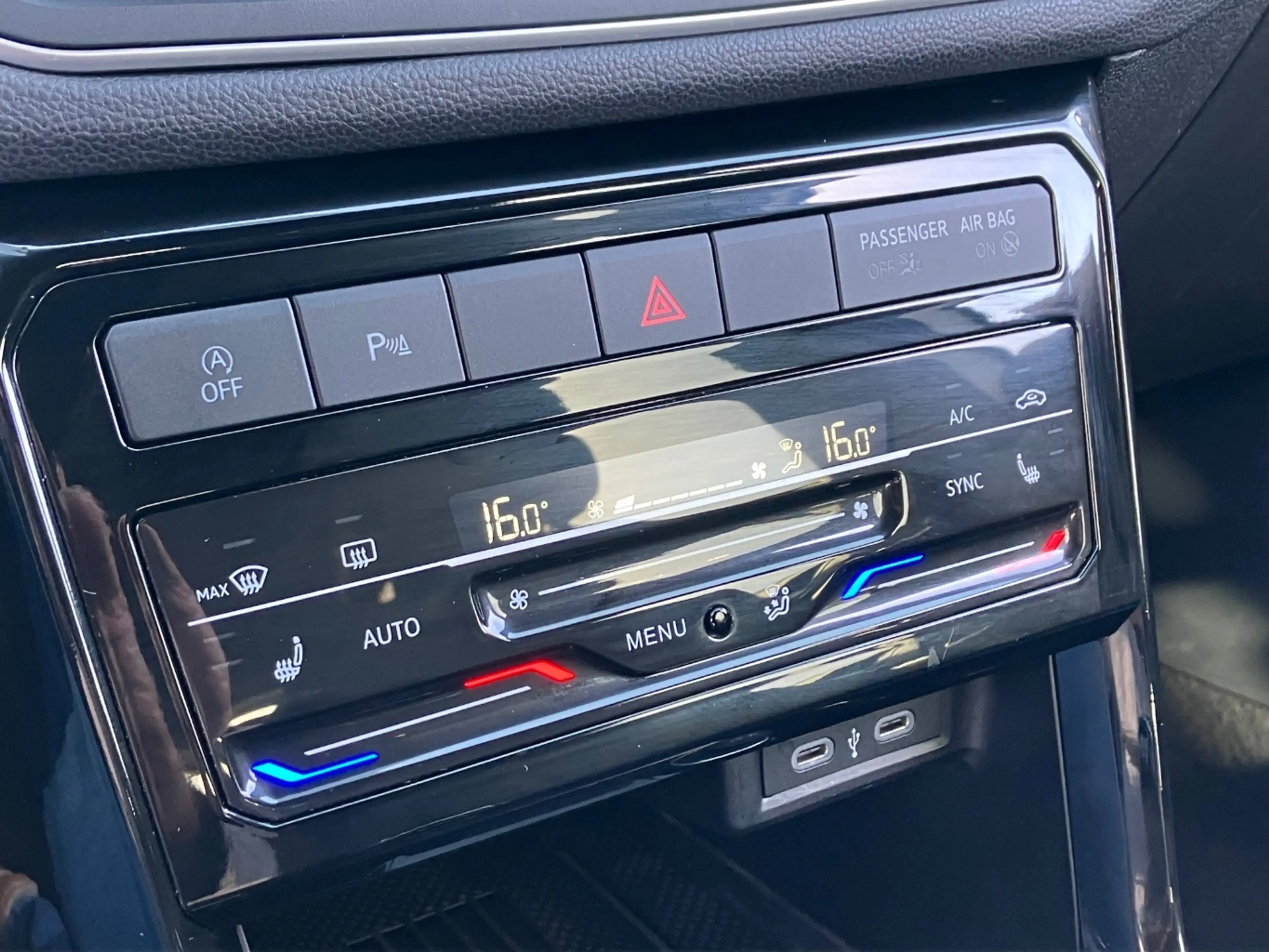 Volkswagen T-Cross 1.5 TSI ACT R-Line DSG DigiCockp Matrix — photo 14