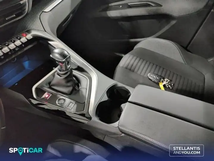 Peugeot 3008 1.2 PureTech S&S Style (2021) 2021, foto 18