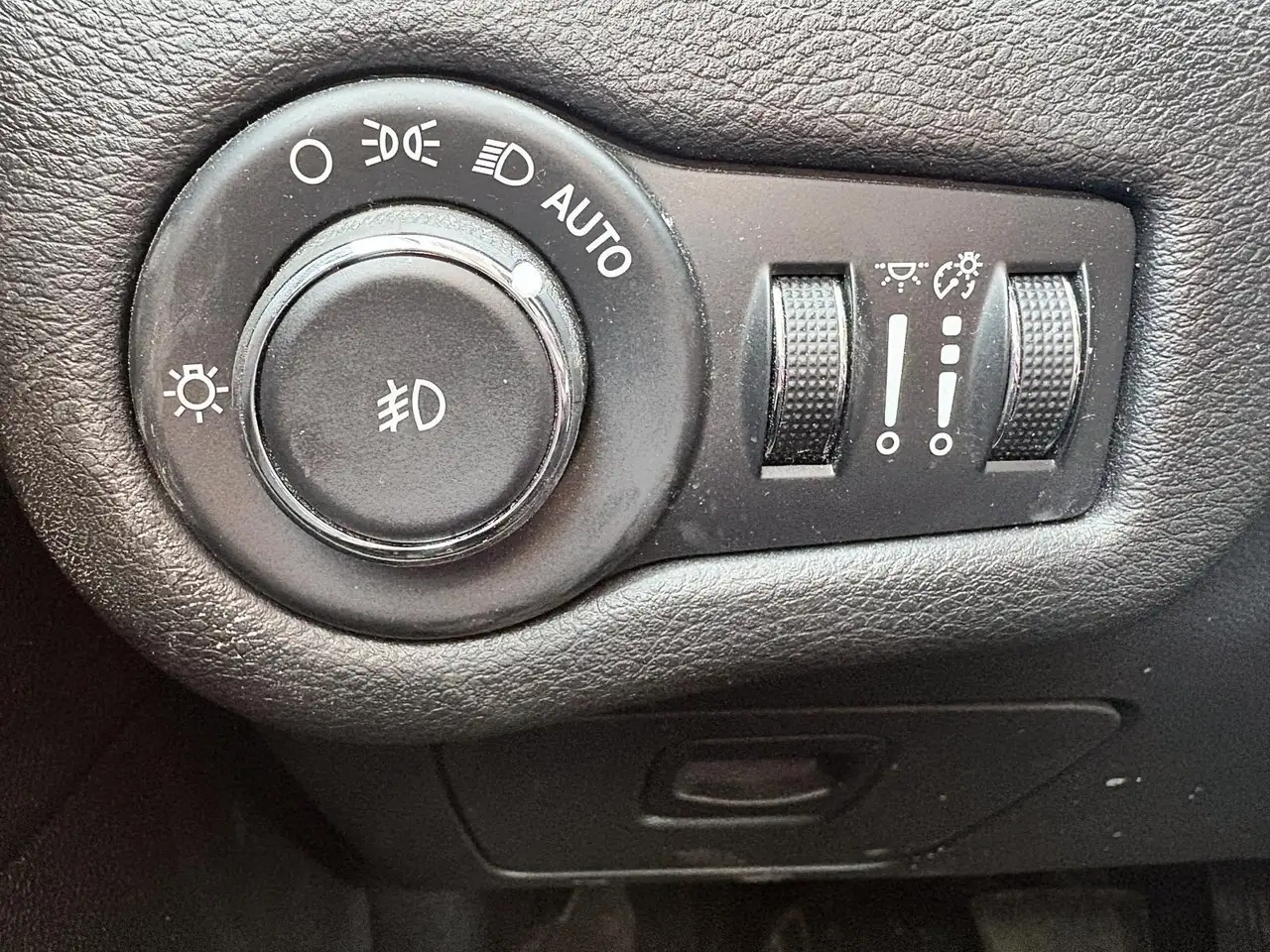 Jeep Cherokee снимка Jeep Cherokee