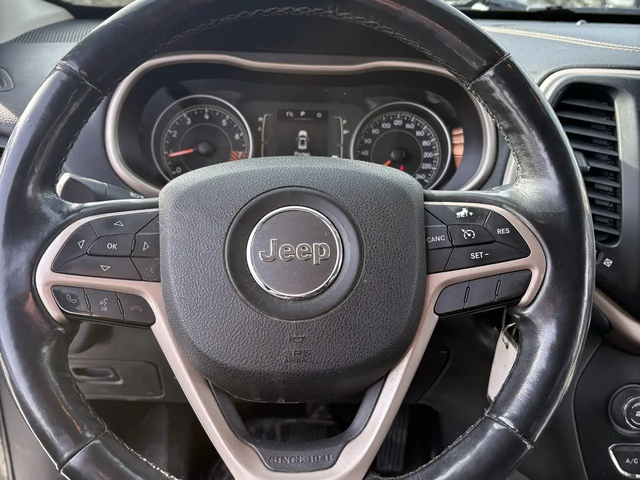Jeep Cherokee снимка Jeep Cherokee