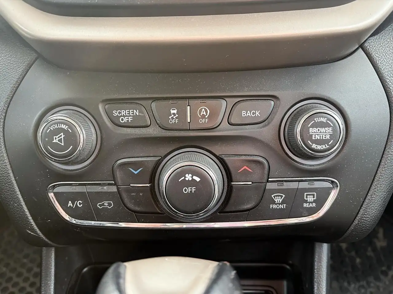 Jeep Cherokee снимка Jeep Cherokee