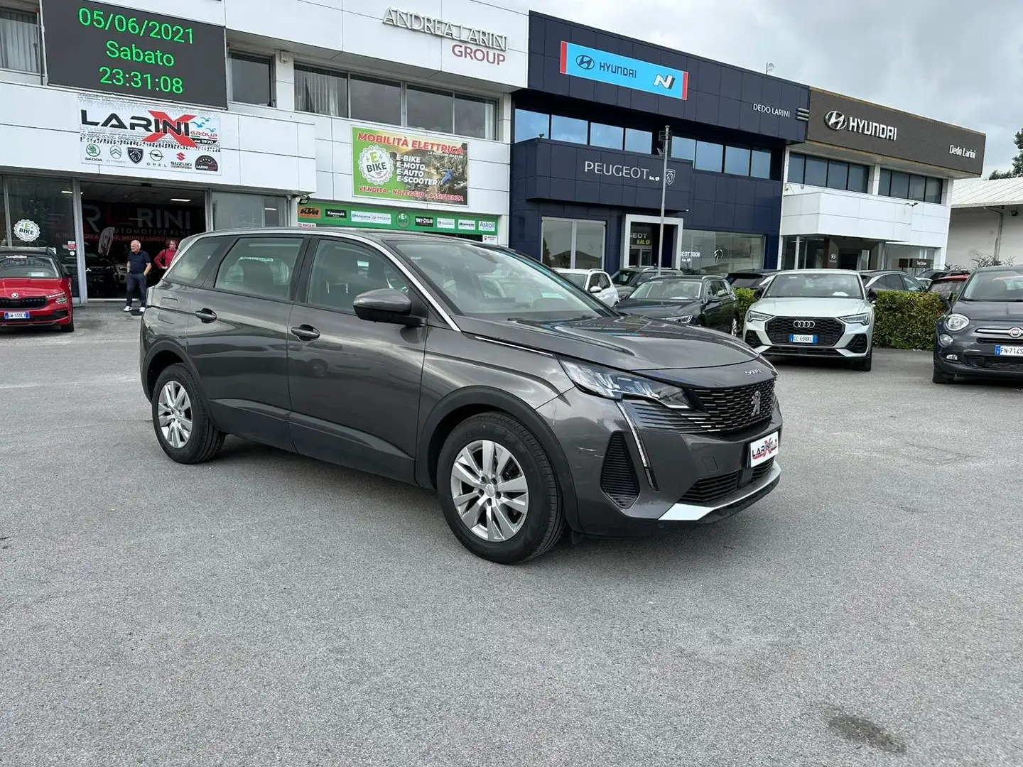 Peugeot 5008 5008 1.5 bluehdi 7 POSTI Серый - 1
