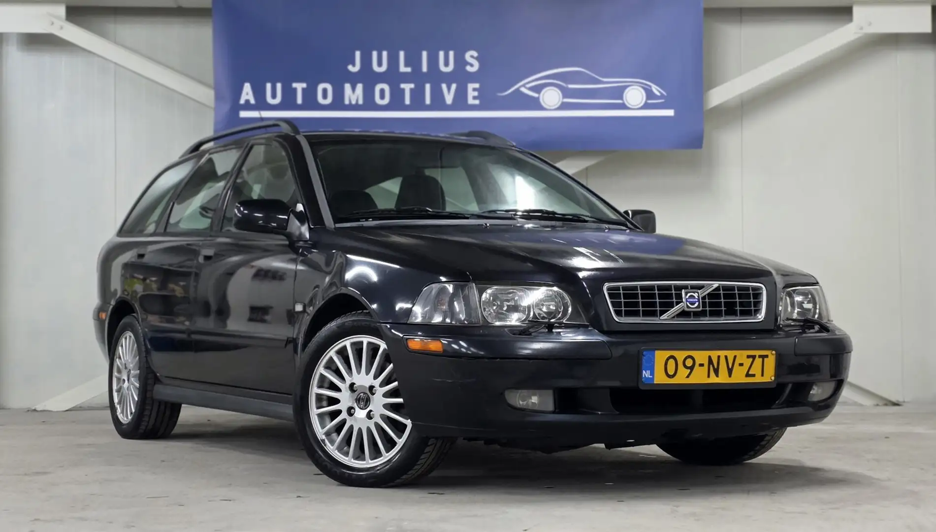 Volvo V40 1.8 Europa Leer Nieuwe APK Garantie Clima! Zwart - 2