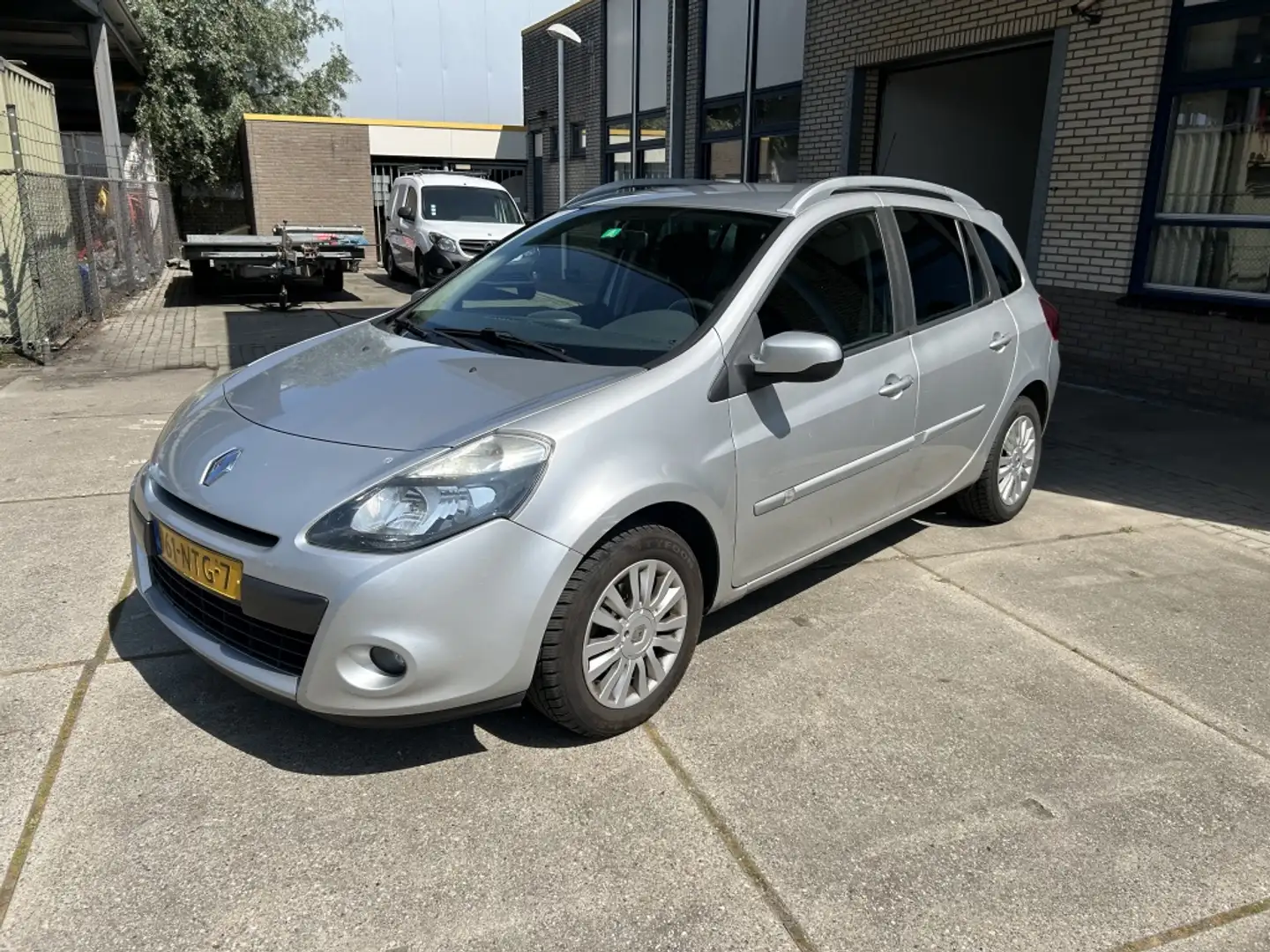 Renault Clio Estate 1.2-16V Collection Grijs - 1