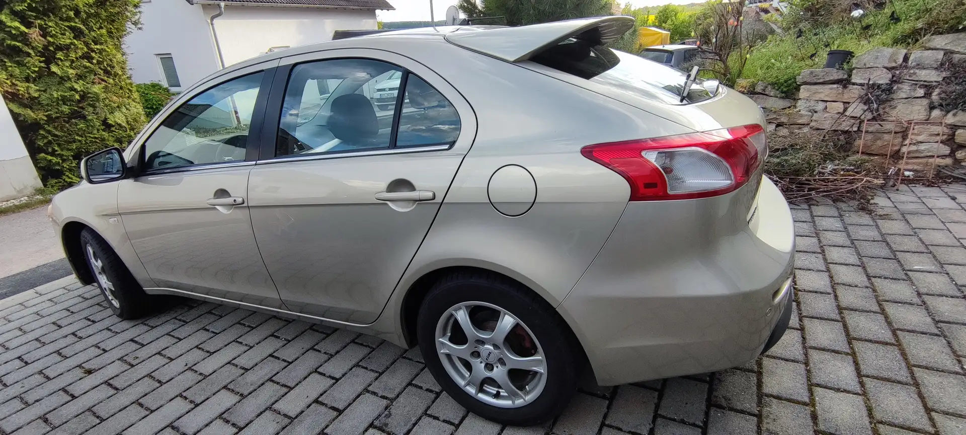 Mitsubishi Lancer Lancer 1.8Inform Złoty - 2
