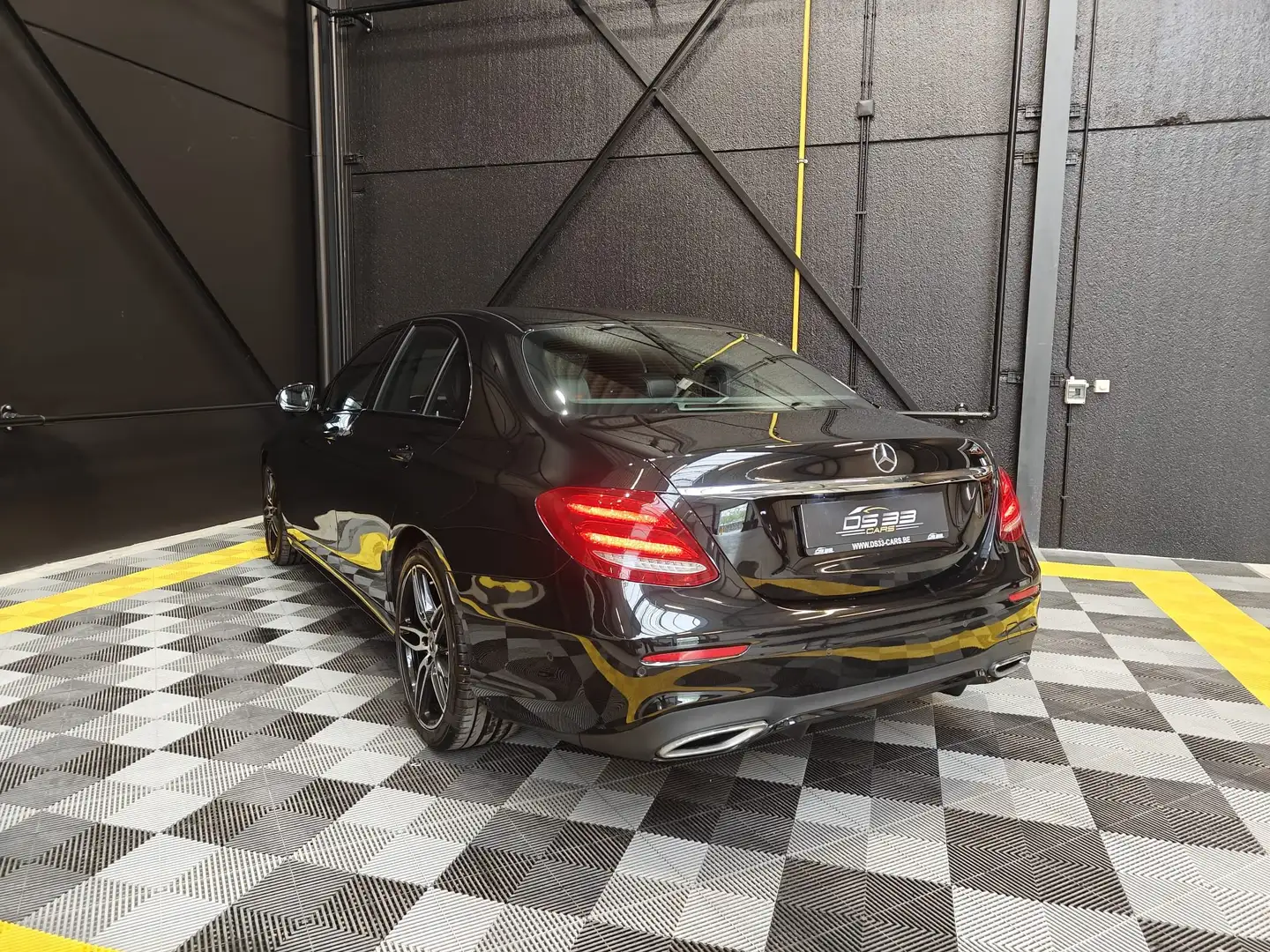 Mercedes-Benz E 200 E 200 d AMG+Night/LED/Ambi/DodeHoek/Camera/Cruise Zwart - 2