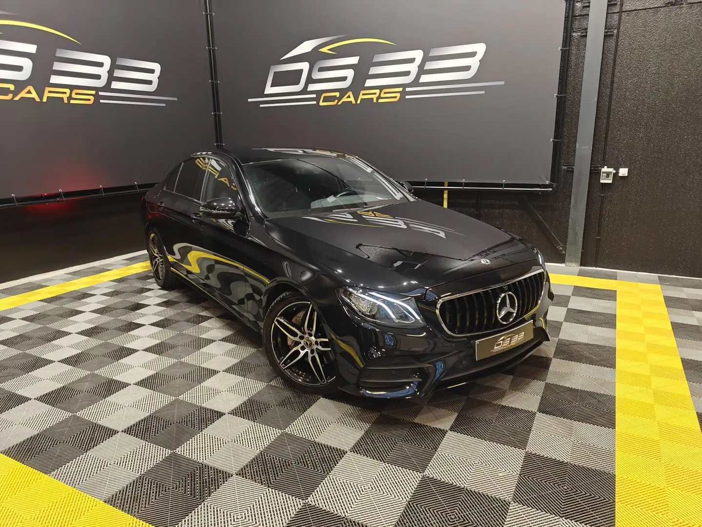 Mercedes-Benz E 200 d E63-look AMG+Night/19"/LED/Ambi/DodeHoek/CAM Noir - 2