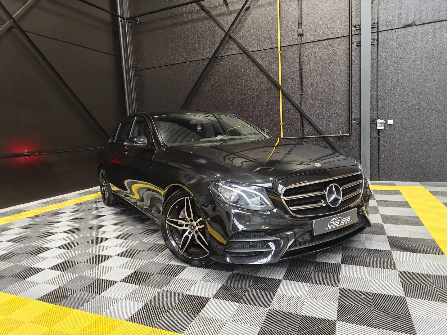 Mercedes-Benz E 200 E 200 d AMG+Night/LED/Ambi/DodeHoek/Camera/Cruise Zwart - 1