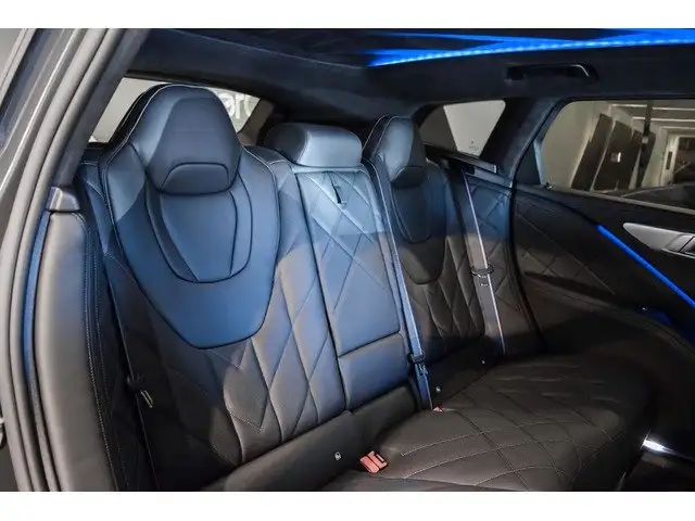 BMW XM view 12