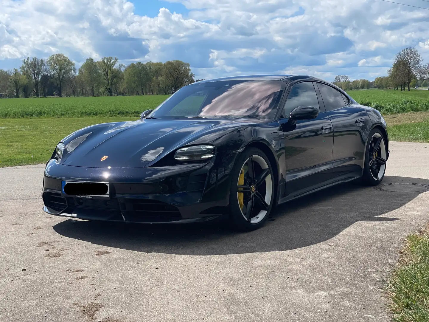 Porsche Taycan Turbo S Carbon, PANO, SD Paket *VOLL* *Approved* Schwarz - 2