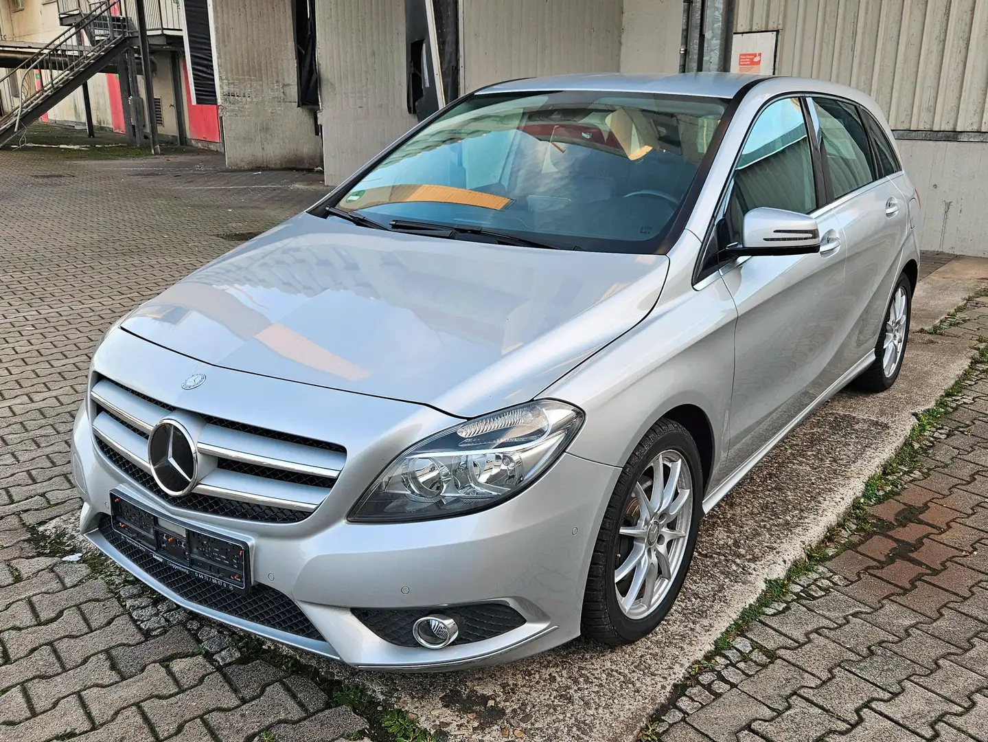 Mercedes-Benz B 200 B-Klasse (BlueEFFICIENCY) 7G-DCT Argent - 1