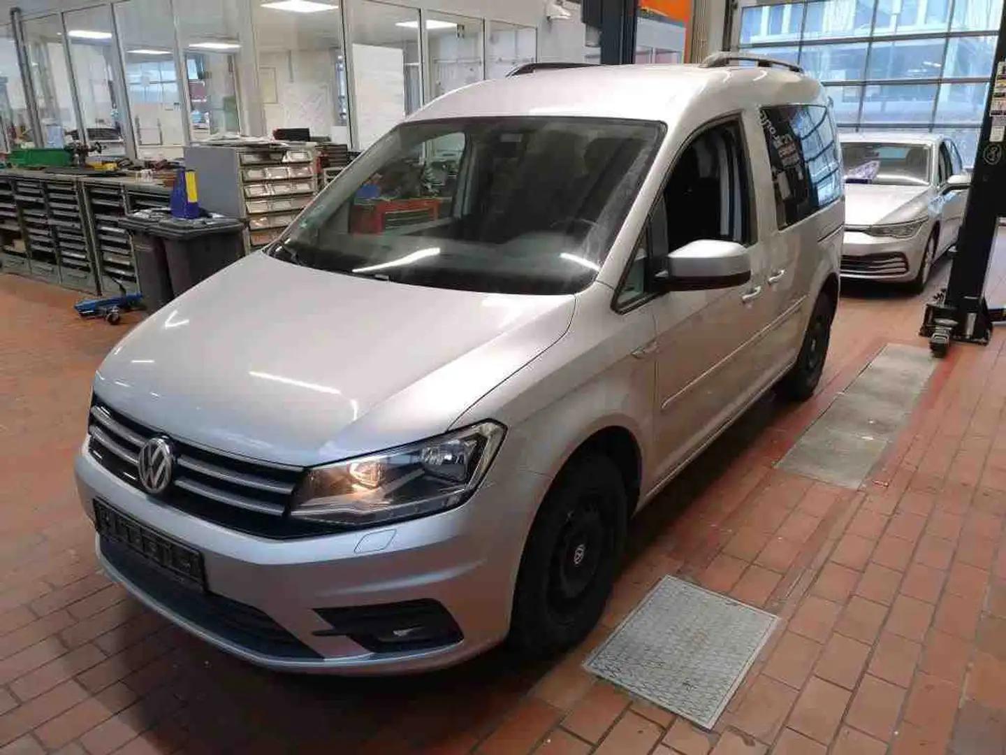 Volkswagen Caddy 2.0 TDI KR "Comfortline" Navi Sitzheizung Stříbrná - 2