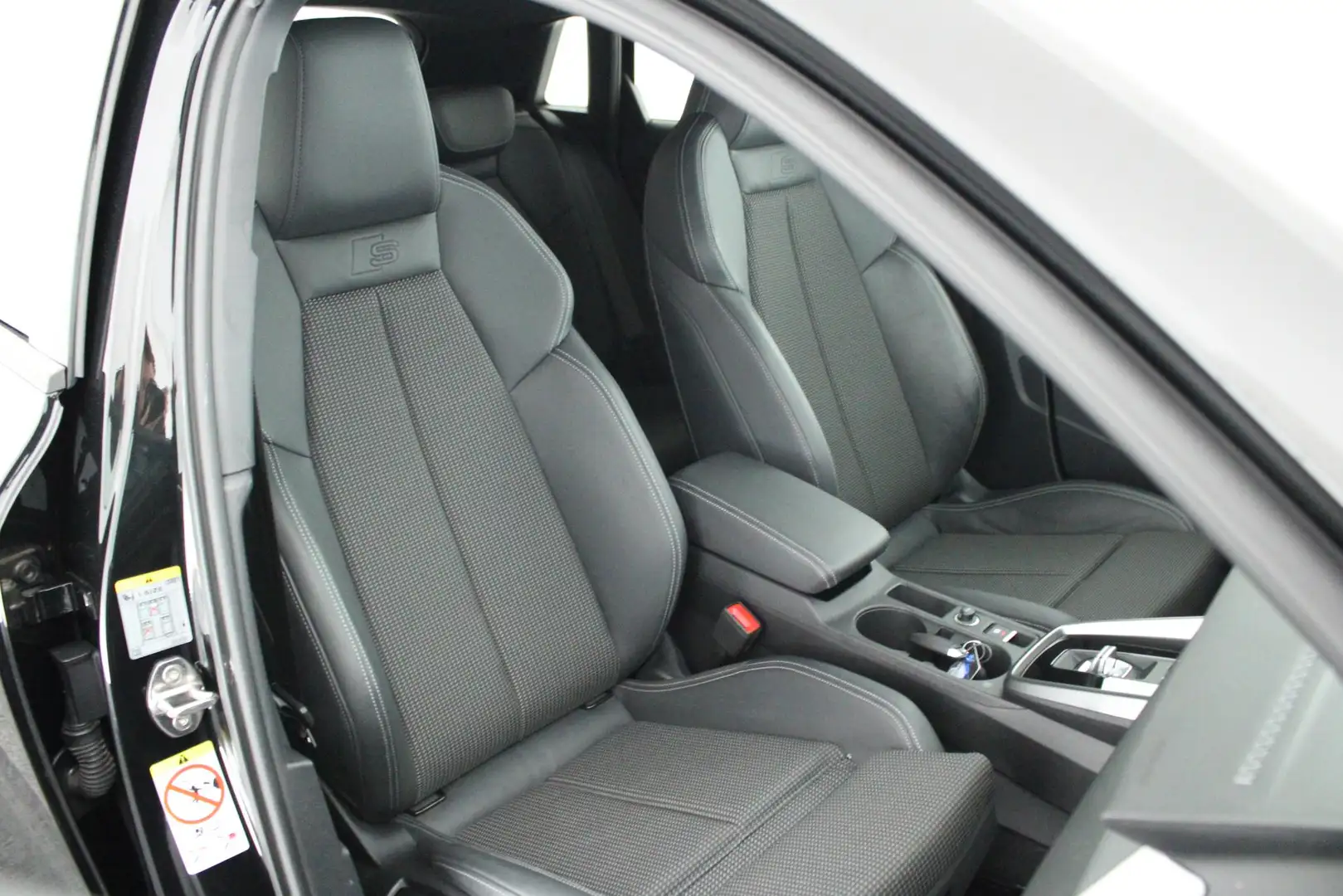 Audi A3 Sportback 40 TFSI e 204pk 2x S-Line Trekhaak Camer Noir - 2