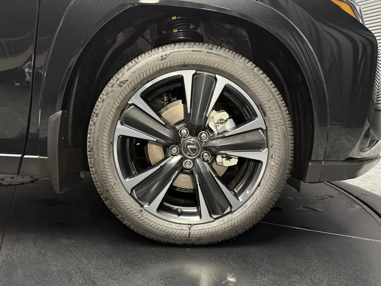 Lexus UX снимка Lexus UX