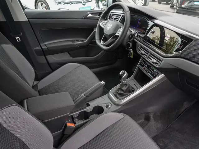 Volkswagen Polo view 8