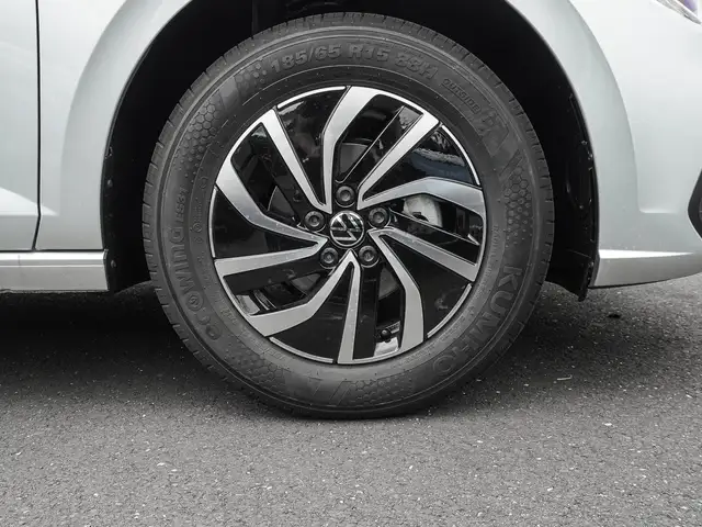 Volkswagen Polo view 7