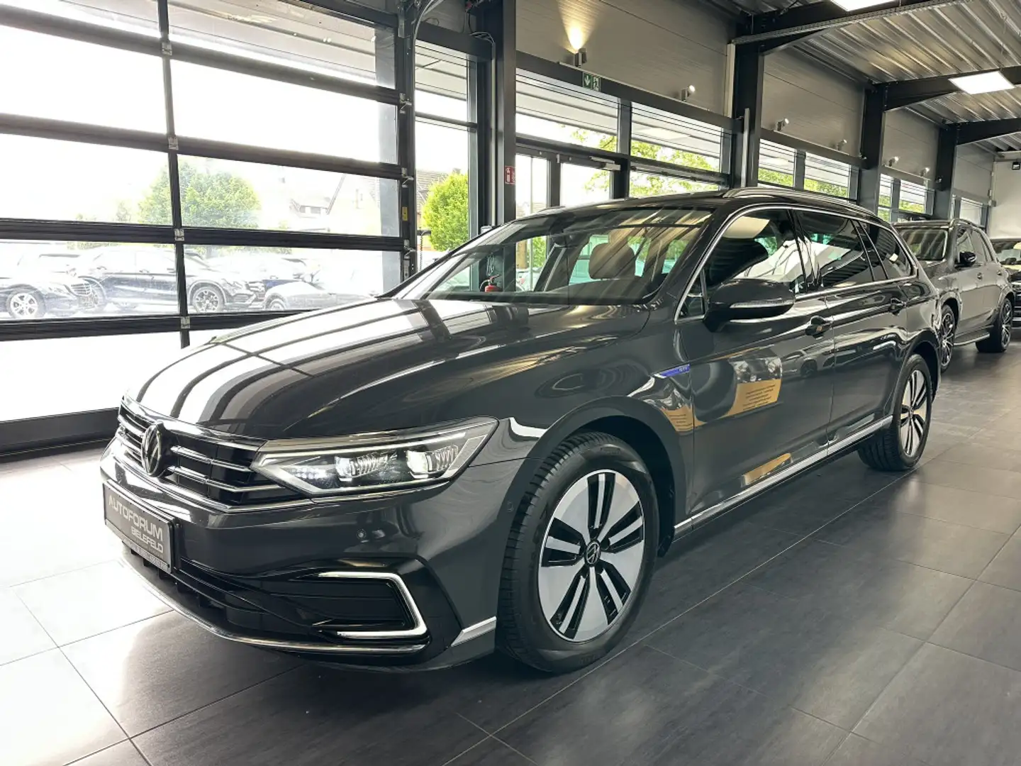 Volkswagen Passat Variant 1.4TSI Hybrid GTE|Pano|StHzg.|ACC Grau - 2