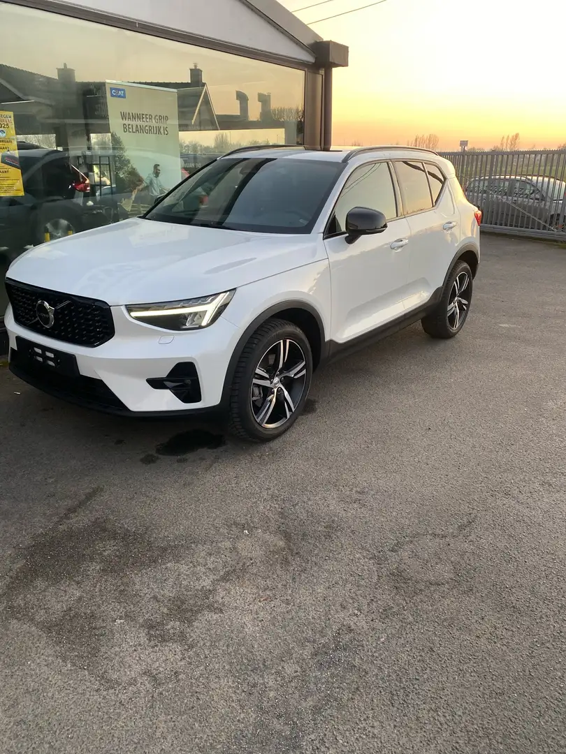 Volvo XC40 B3 B DKG Plus Dark,pano dak,19”velgen,pilot assi Blanc - 1