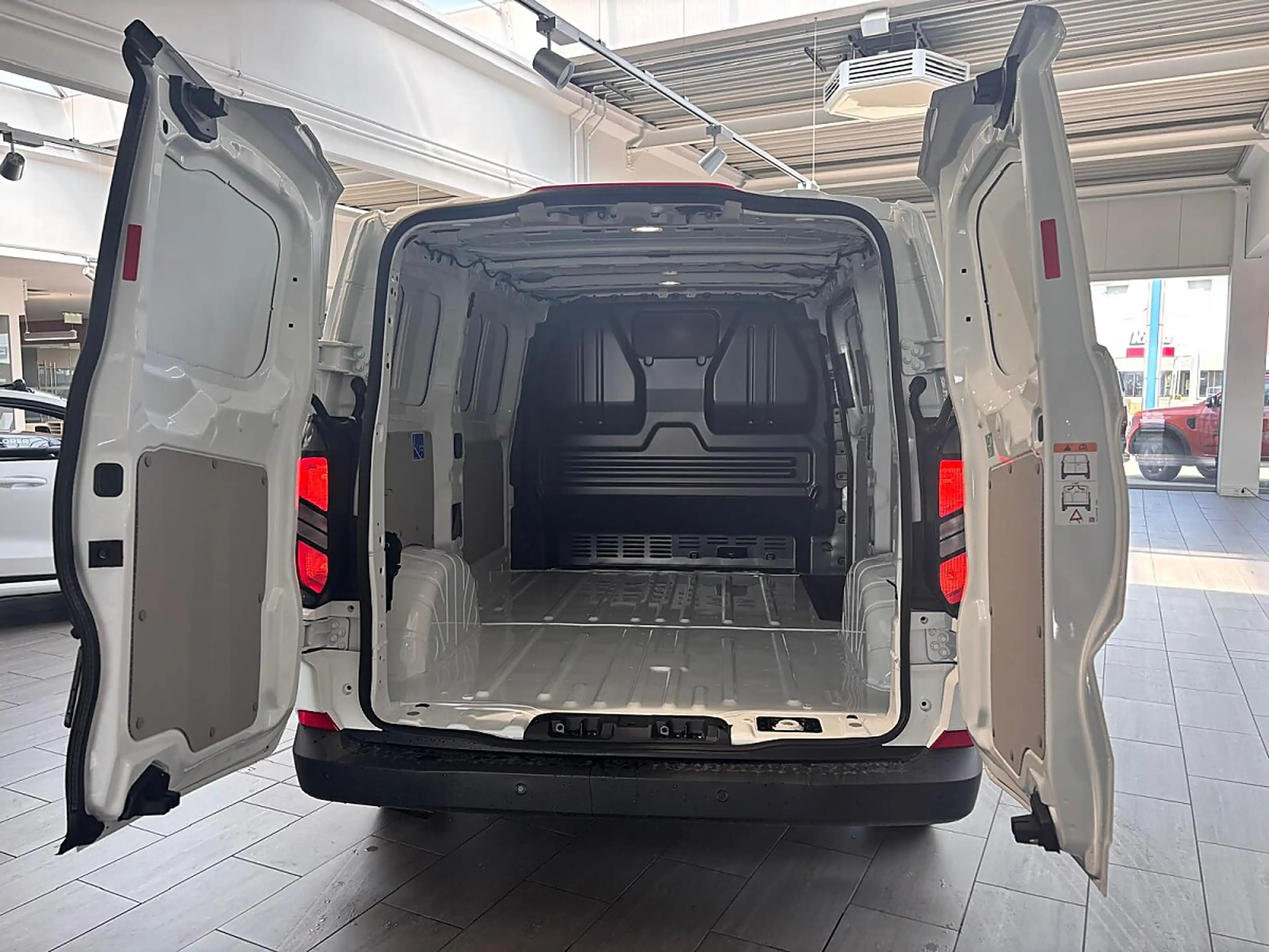 Ford Transit Custom L1H1 3,2t 136PS; netto €29.990,- — photo 8