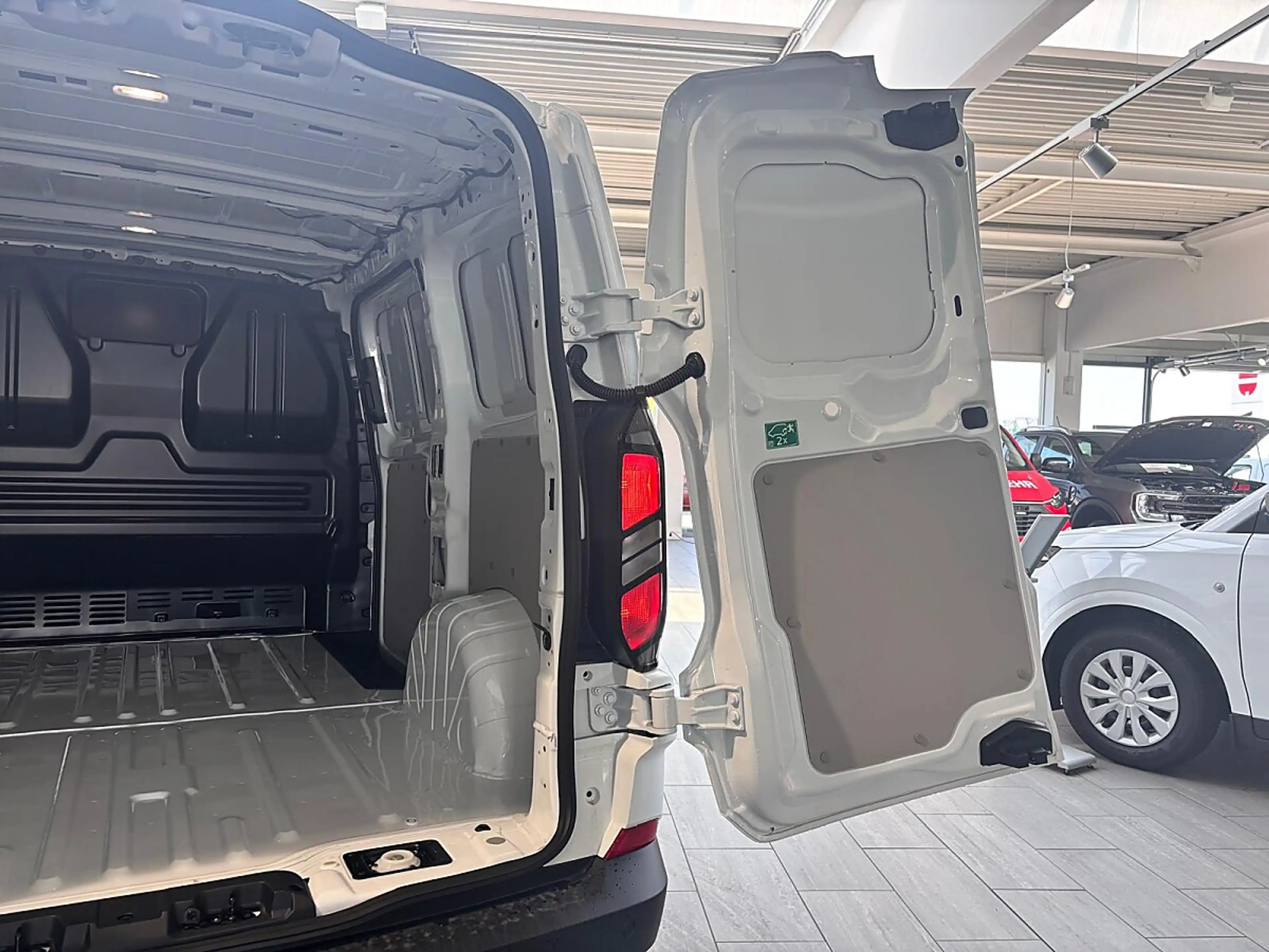 Ford Transit Custom L1H1 3,2t 136PS; netto €29.990,- — photo 9