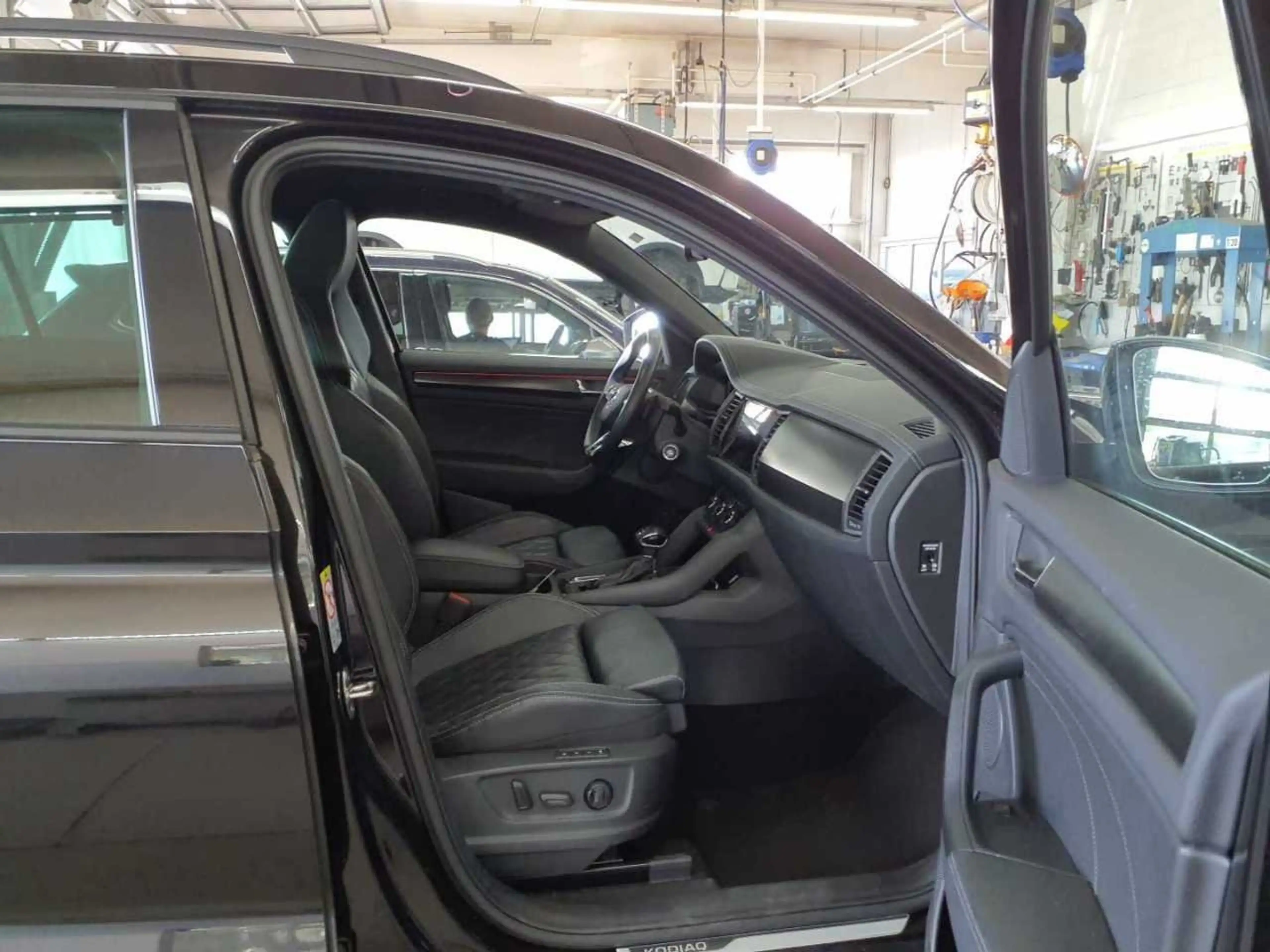 Skoda Kodiaq 2.0 TDI 4x4 Sportline Matrix Virtual AHK — photo 8
