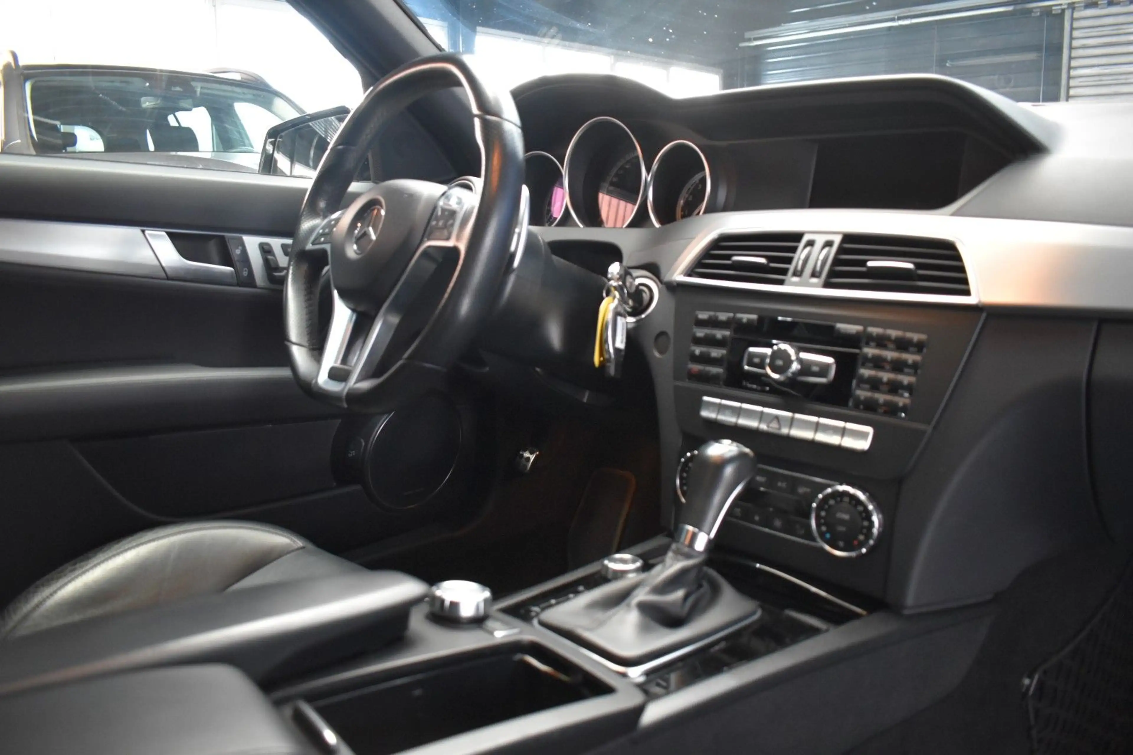 Mercedes-Benz C 63 AMG T*H&K*LEDER*KAMERA*SCHIEBEDACH*SHZ* — photo 11
