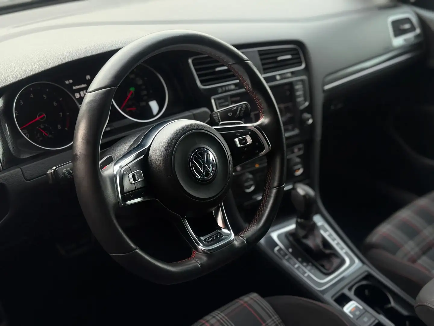 Volkswagen Golf GTI 2.0 TSI Performance DSG Stoelverwarming Grijs - 2