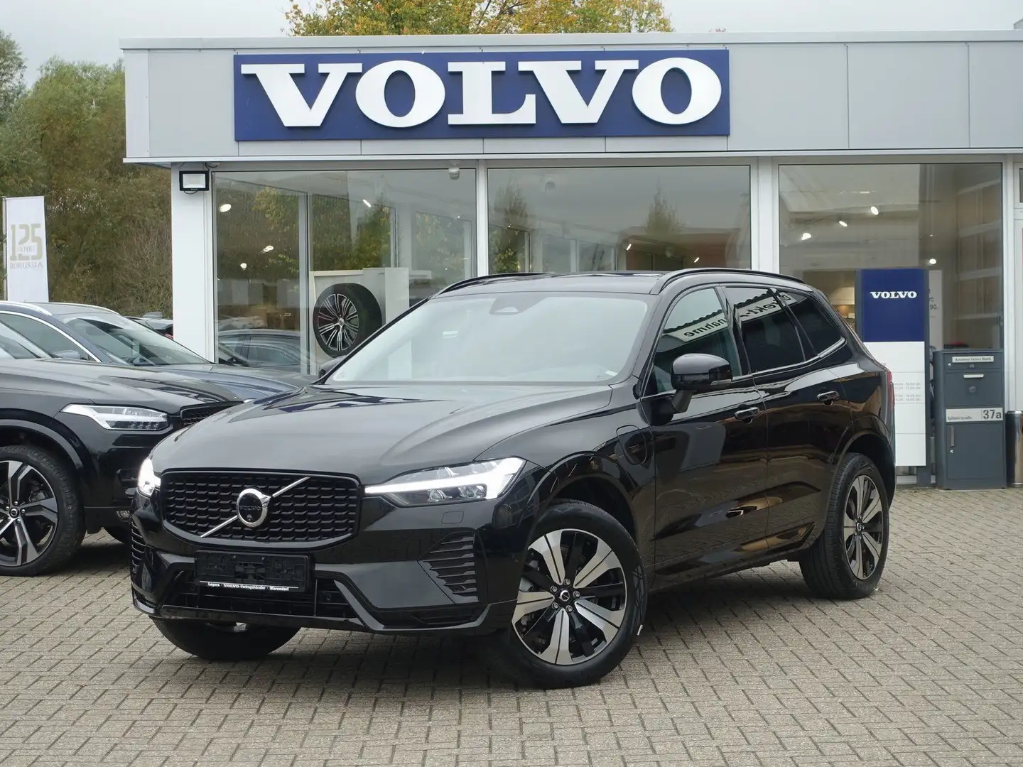 Volvo XC60 Plus Dark T6 AWD Plug-in Hybid/360°Cam/Pano Schwarz - 1