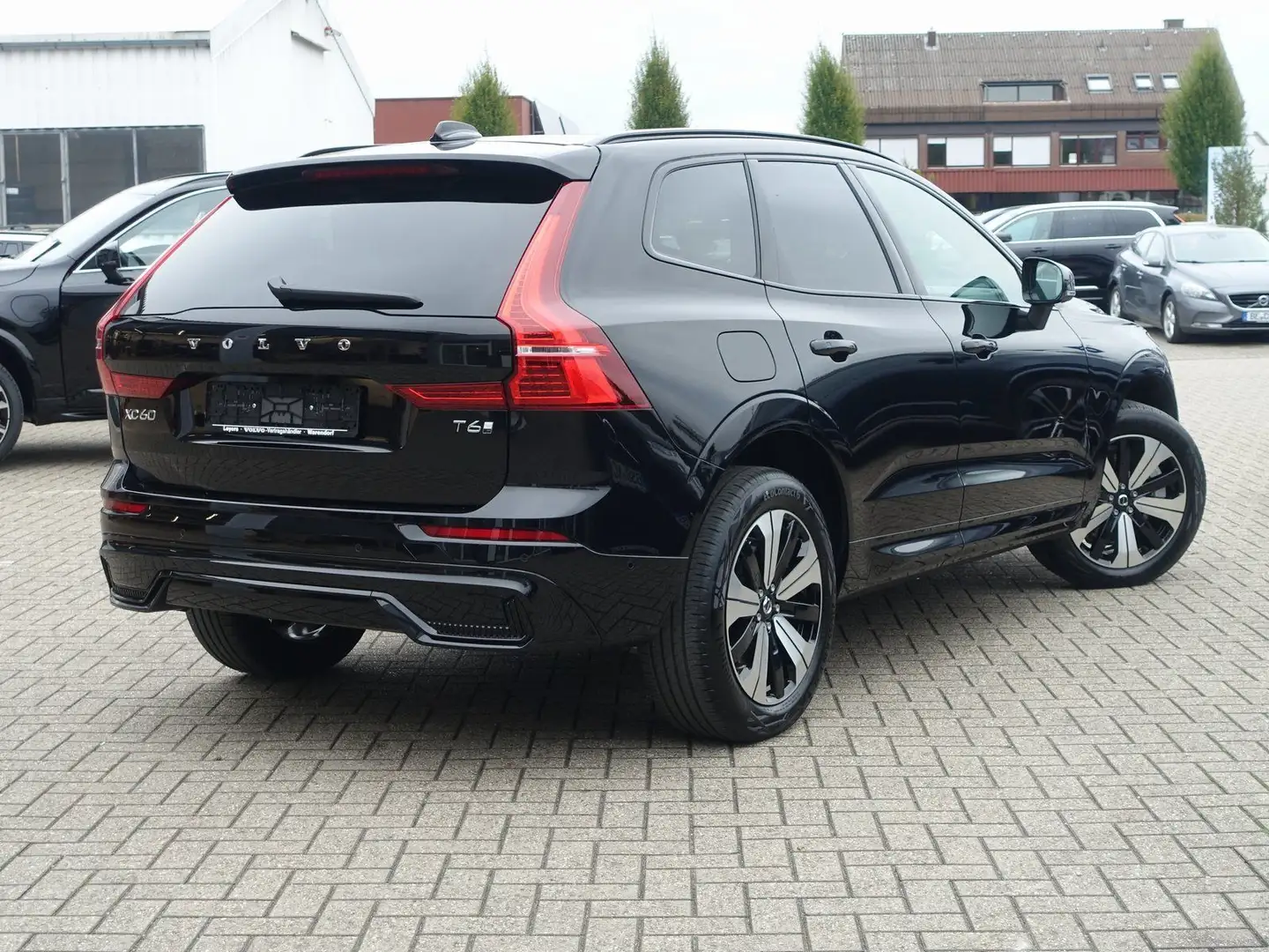 Volvo XC60 Plus Dark T6 AWD Plug-in Hybid/360°Cam/Pano Schwarz - 2