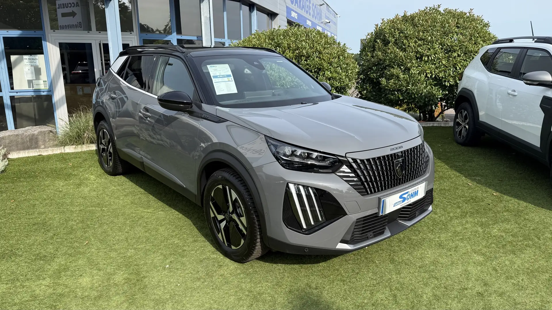 Peugeot 2008 1.2 HYBRID 145CH GT E-DCS6 Grijs - 1
