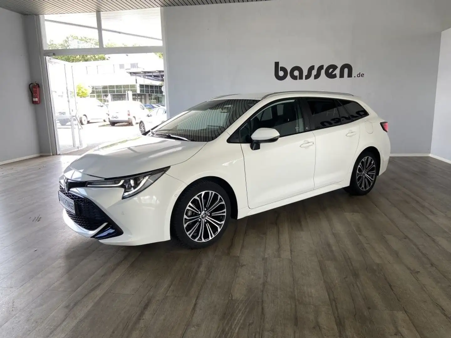 Toyota Corolla 1.8 Hybrid Touring Sports Team Deutschland Bianco - 2