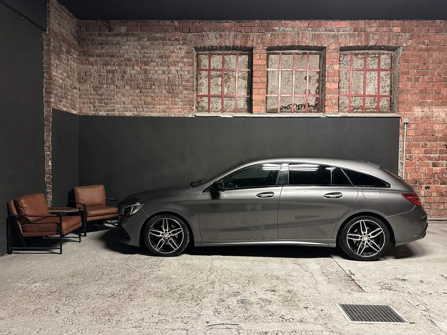 Mercedes-Benz CLA 200 d 4-MATIC SHOOTING BRAKE /AMG/ ALCANTARA/ CARPLAY Grau - 2